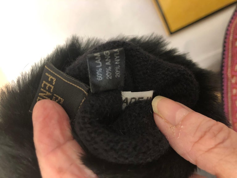 Lot - Louis Vuitton Paris 65% wool 35% cashmere vintage designer