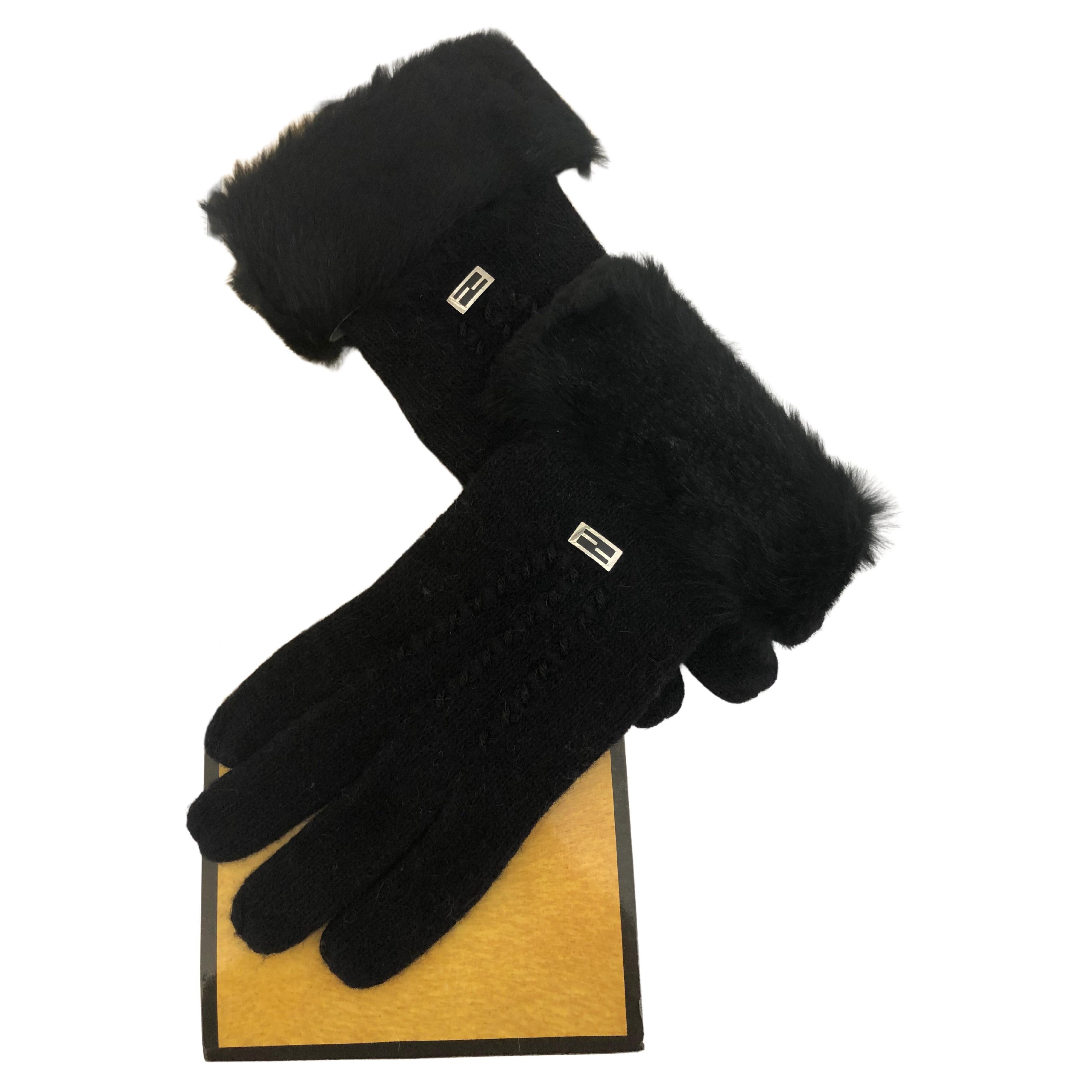 Wool gloves Louis Vuitton Black size M International in Wool