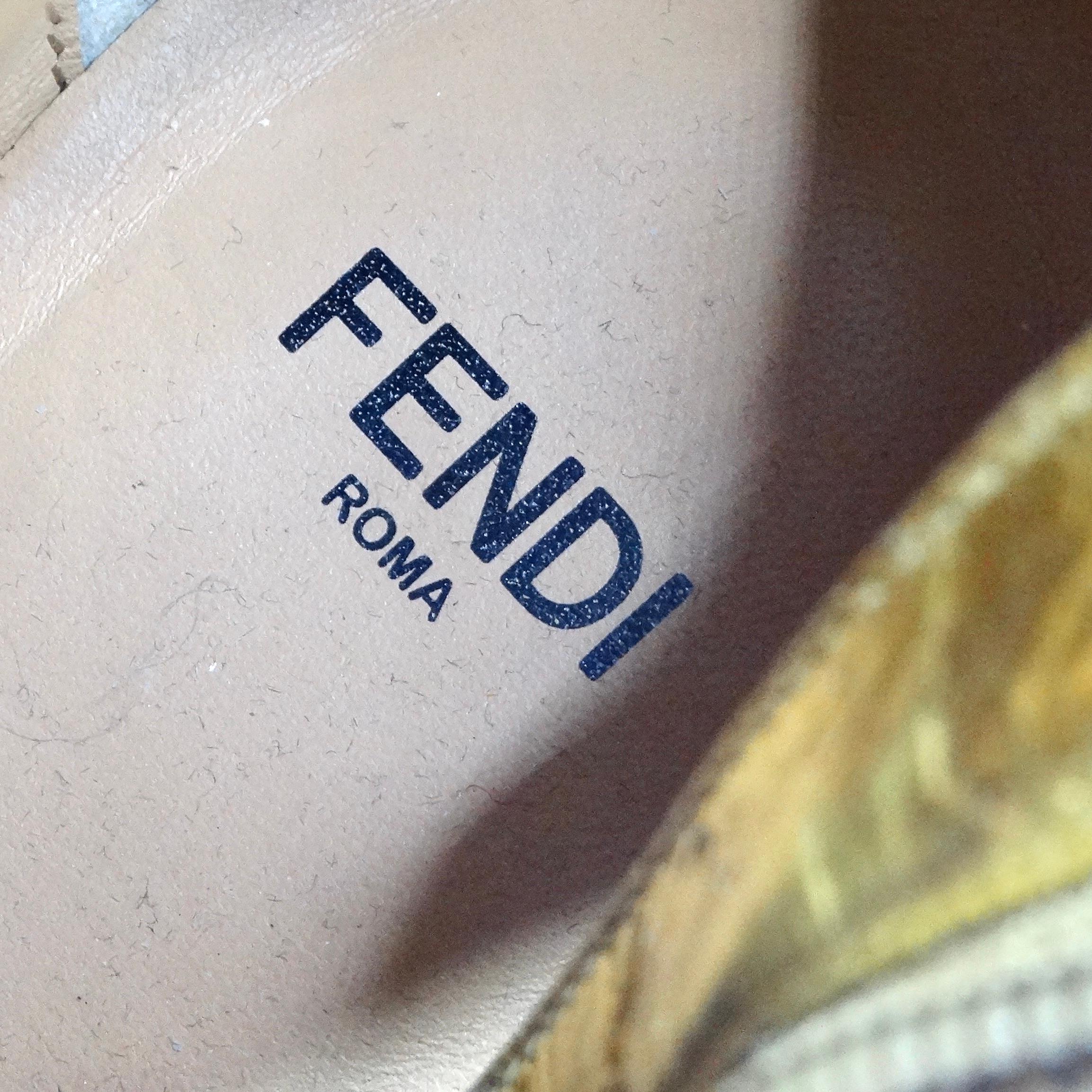 Fendi Laminated Craquele Nappa Fendi First Booties en vente 4