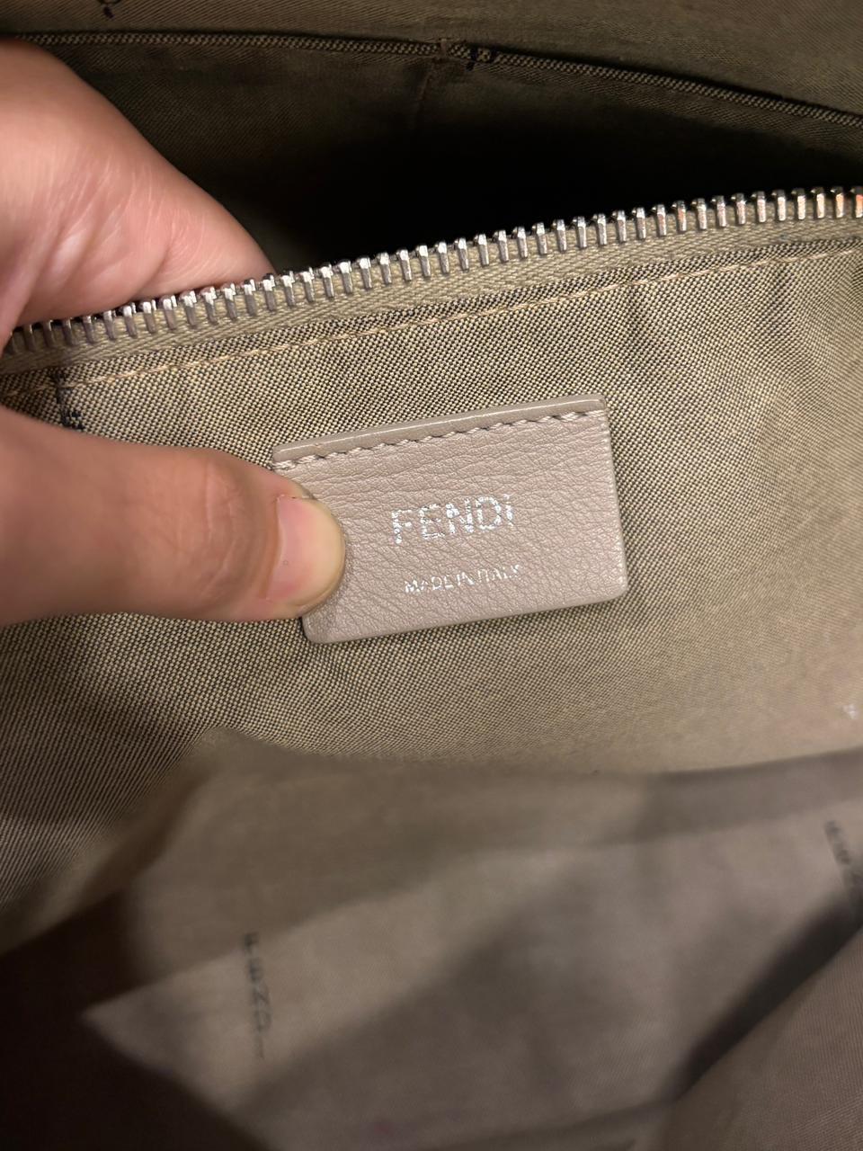 Fendi Große Taupe Leder By The Way Tasche im Angebot 11