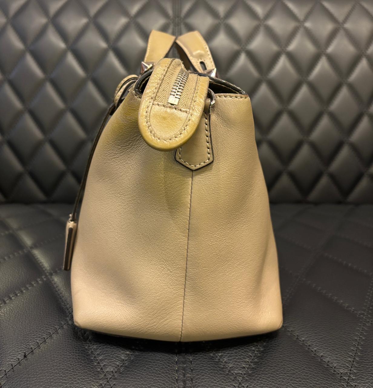 Fendi Große Taupe Leder By The Way Tasche im Angebot 2