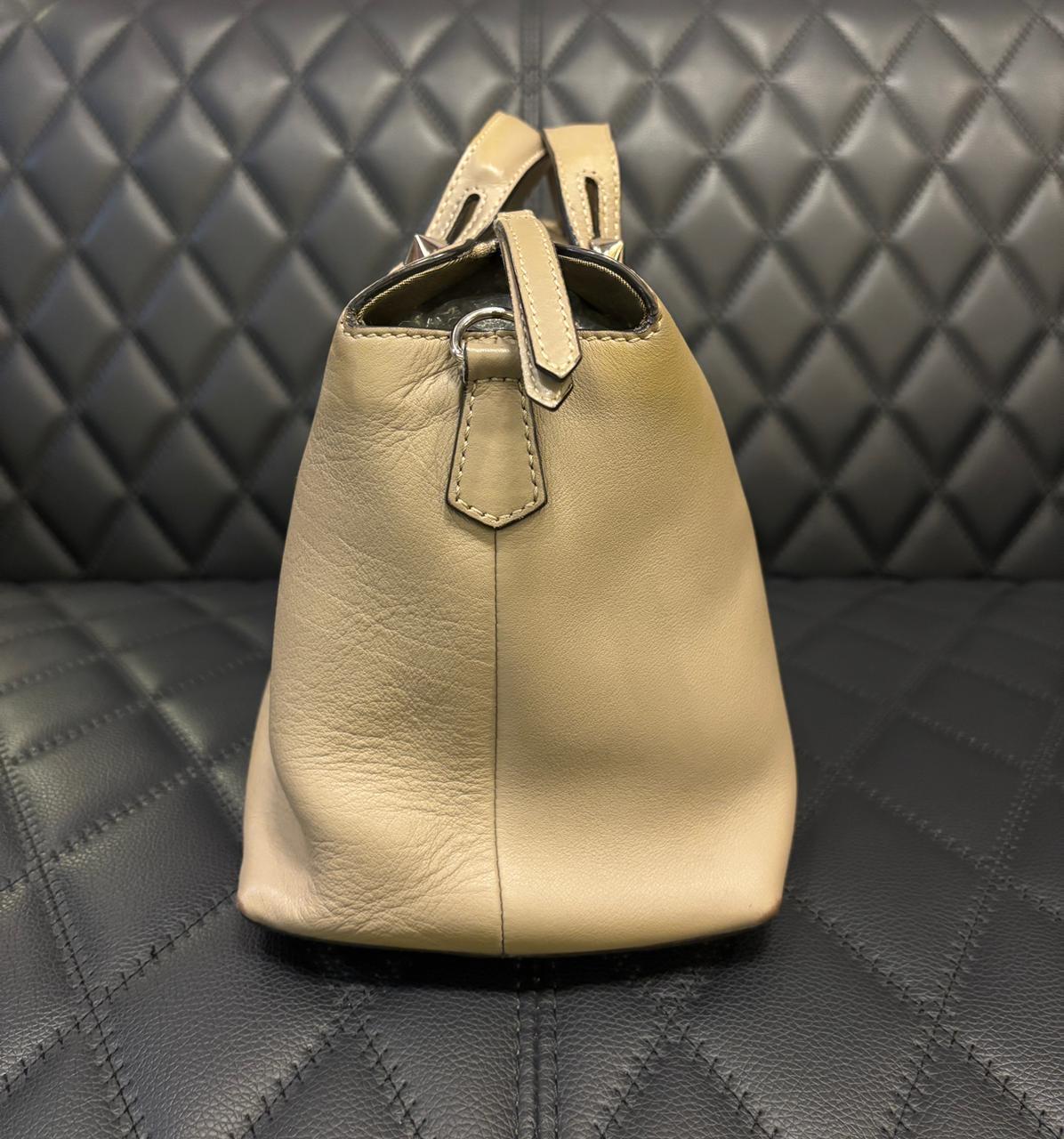Fendi Große Taupe Leder By The Way Tasche im Angebot 4