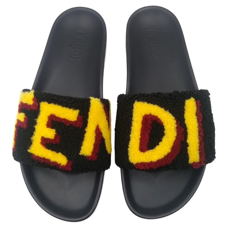 Fendi leather and fur slides slippers, size EU 41 For Sale at 1stDibs