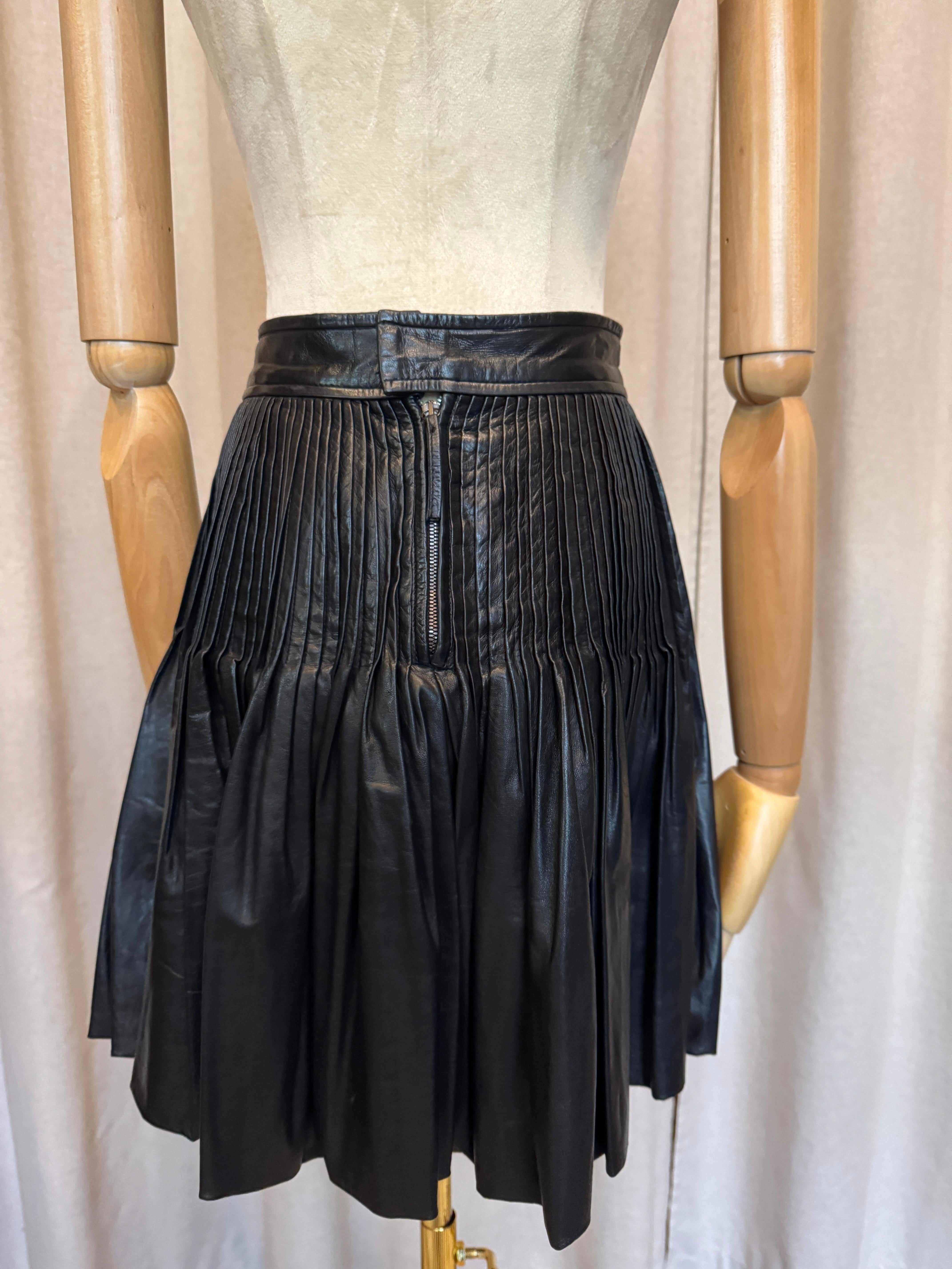 Gonna a pieghe in pelle Fendi in vendita 1