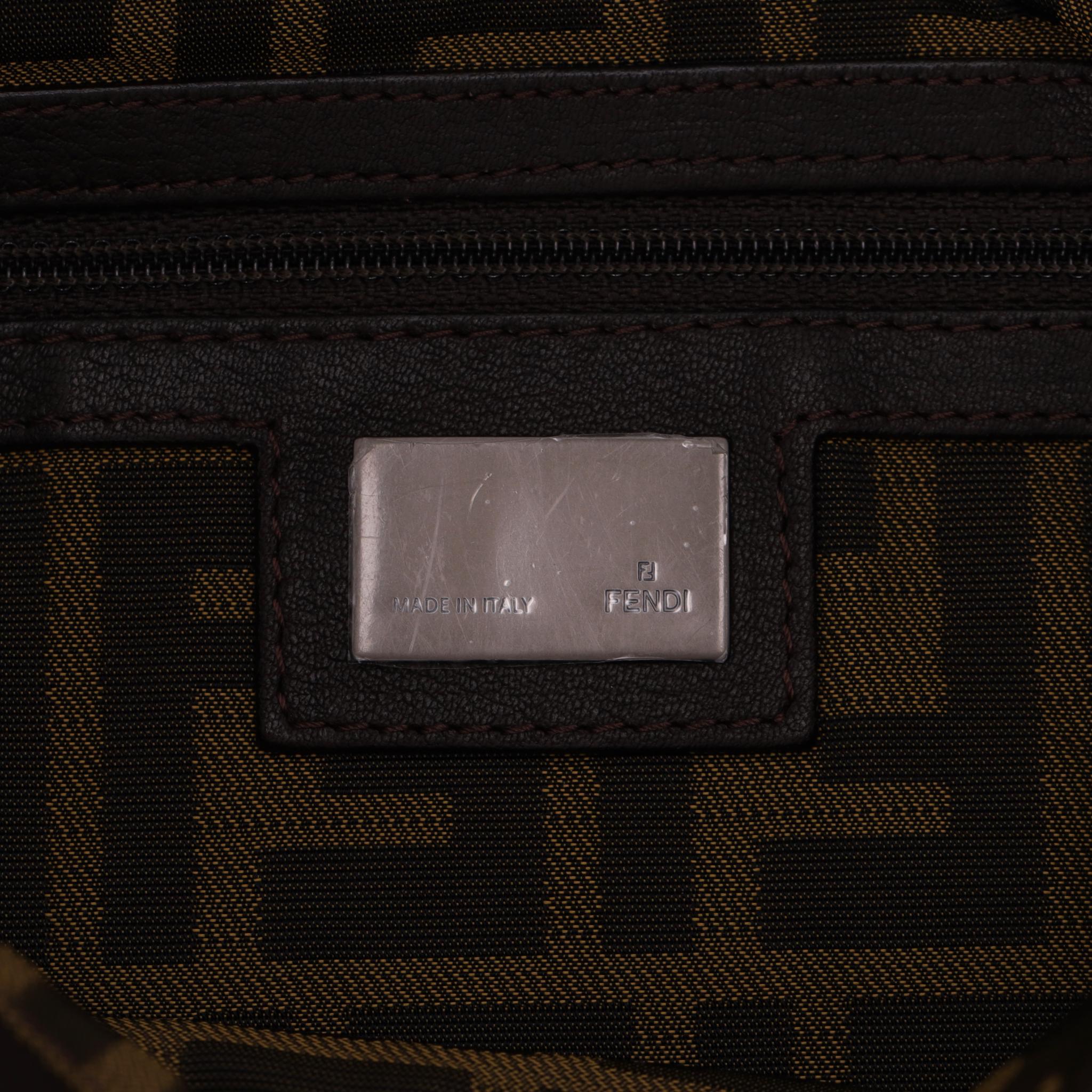 Sac Vintage By en cuir de Fendi avec logo 'FF' en daim en vente 3