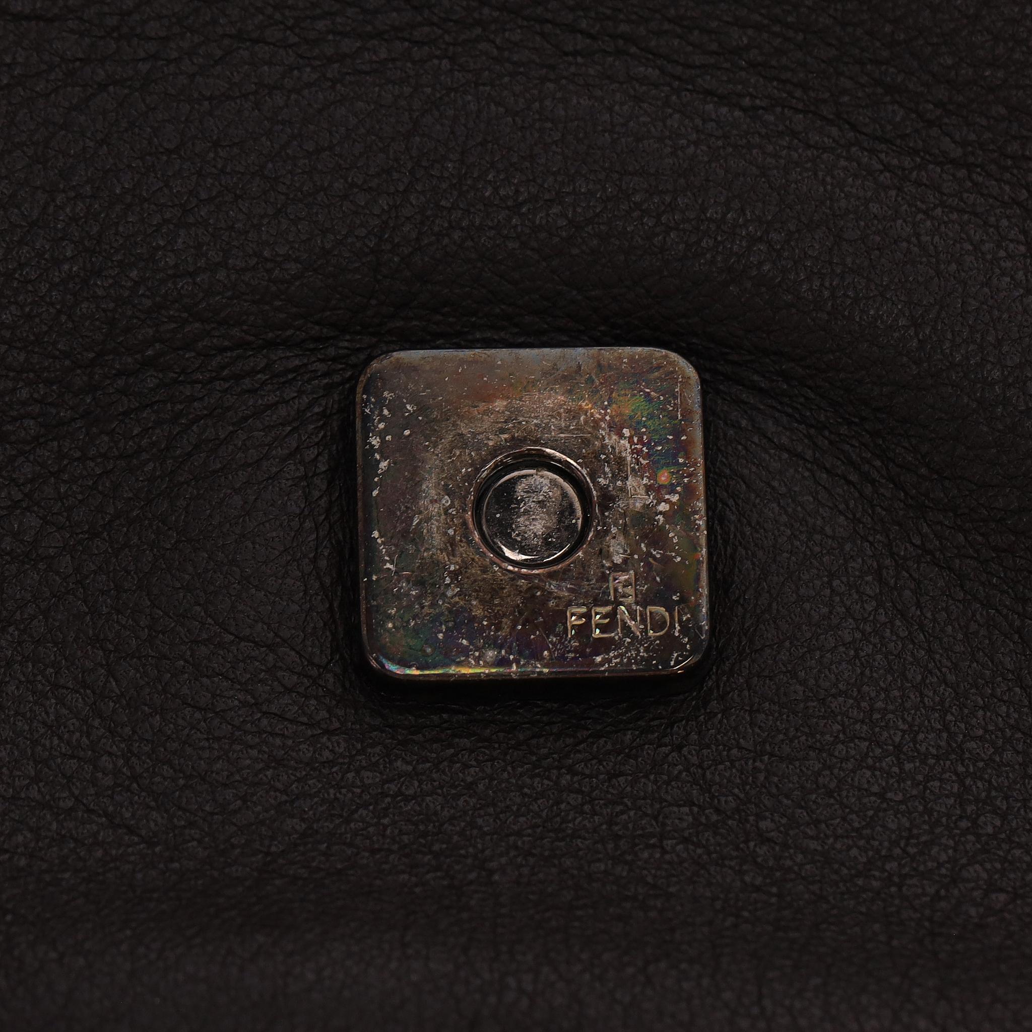 Sac Vintage By en cuir de Fendi avec logo 'FF' en daim en vente 4