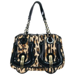 Fendi B Tasche aus Kalbshaar und schwarzem Lackleder mit Leopardenmuster