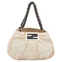 Fendi Hell Beige Zucca Canvas Mia Tote aus Segeltuch