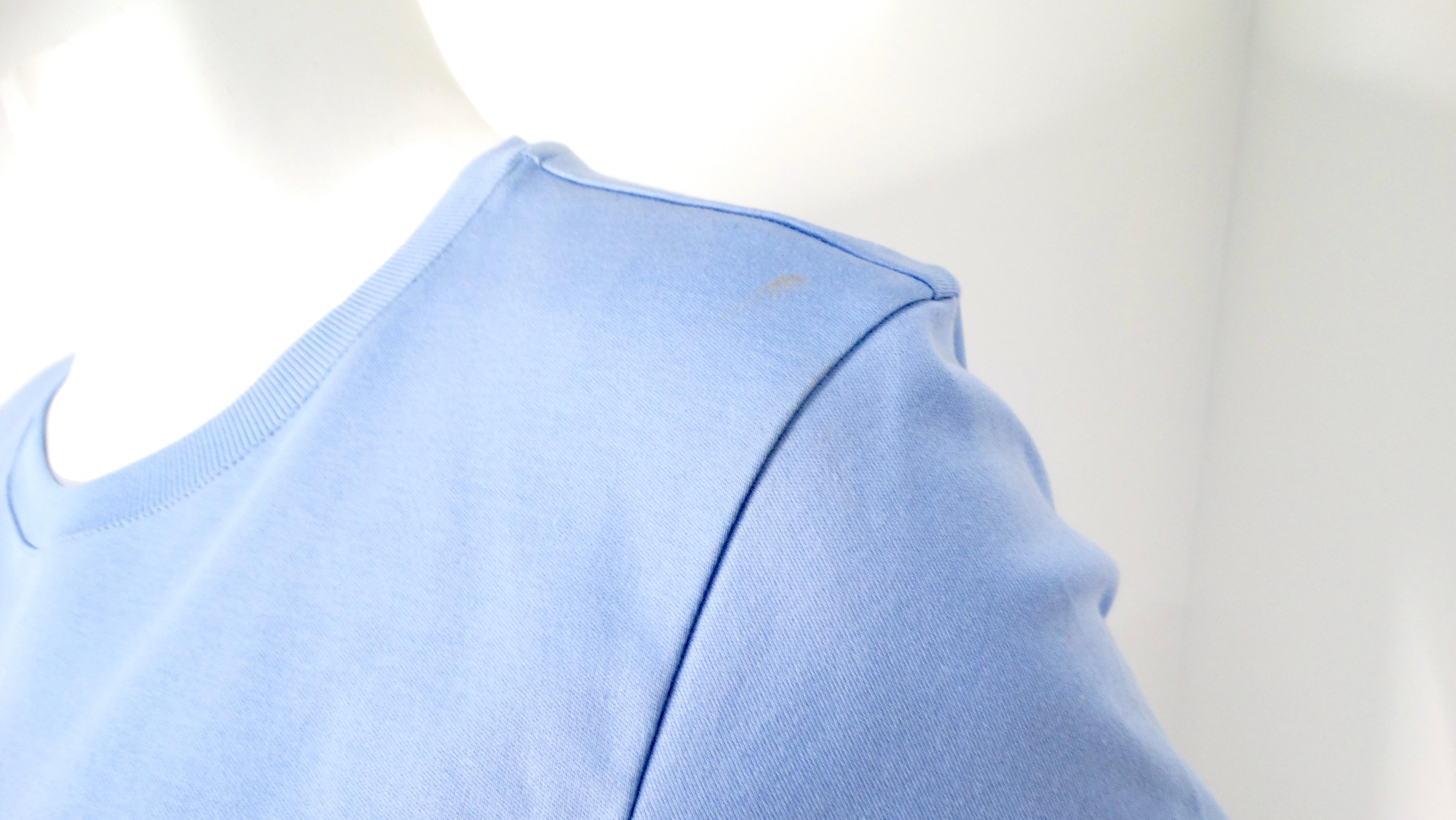 Maglietta Crop Top Fendi in cotone azzurro con logo in rilievo In condizioni buone in vendita a Scottsdale, AZ