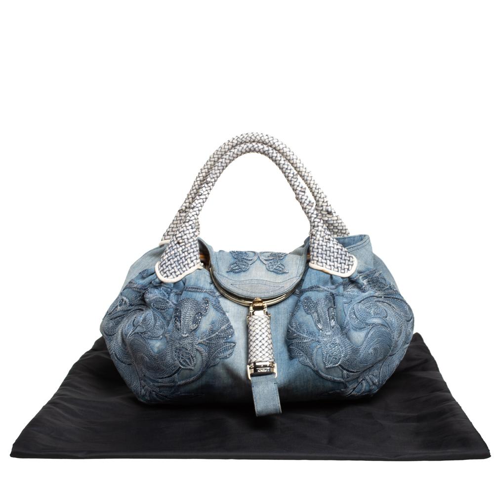 Bolso espía Fendi de edición limitada con ardilla bordada en tejido vaquero azul claro 5