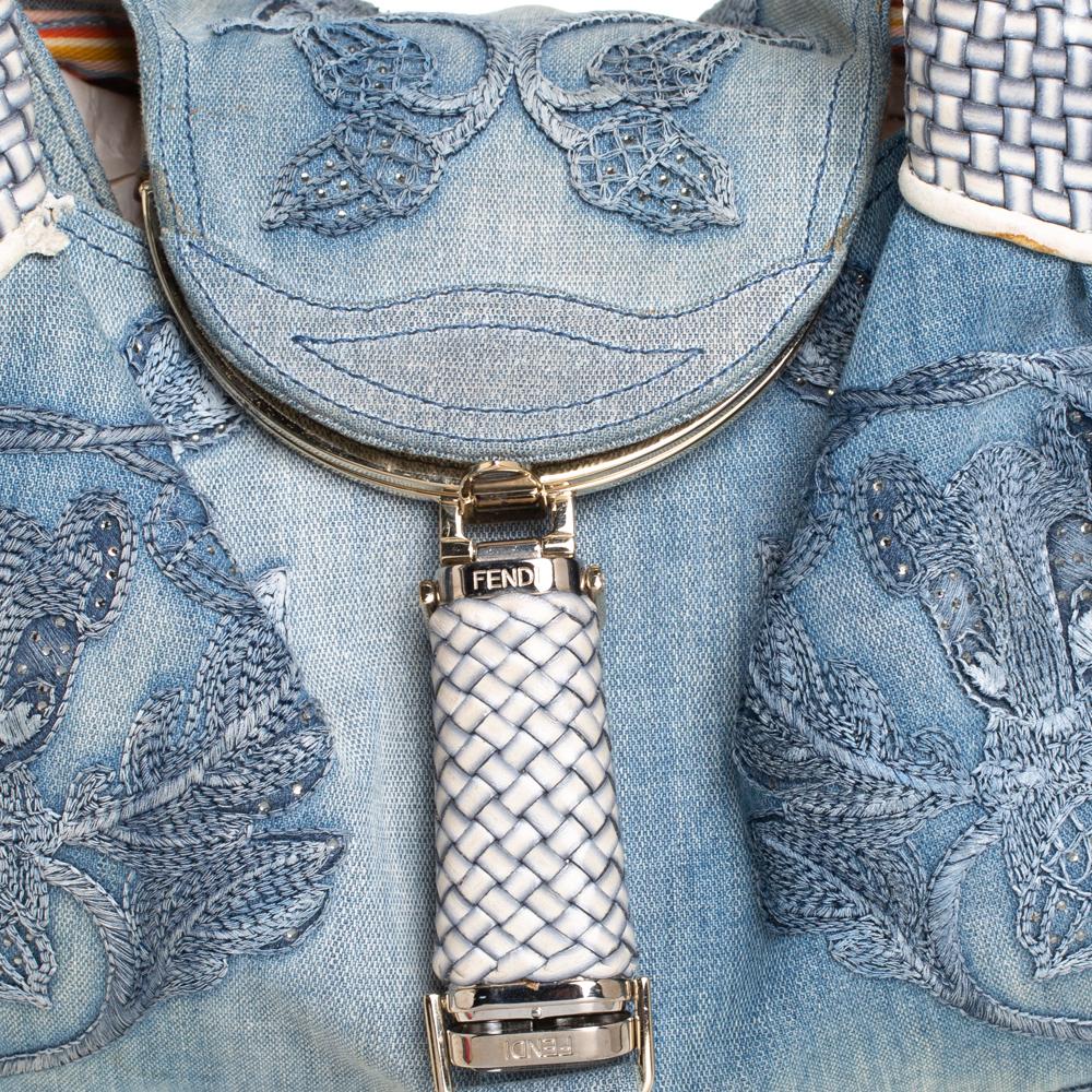 Bolso espía Fendi de edición limitada con ardilla bordada en tejido vaquero azul claro 6
