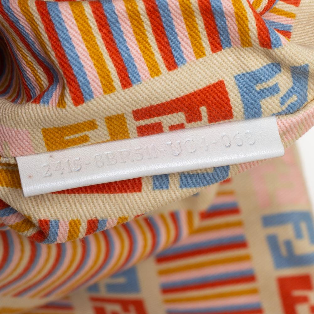 Bolso espía Fendi de edición limitada con ardilla bordada en tejido vaquero azul claro 1