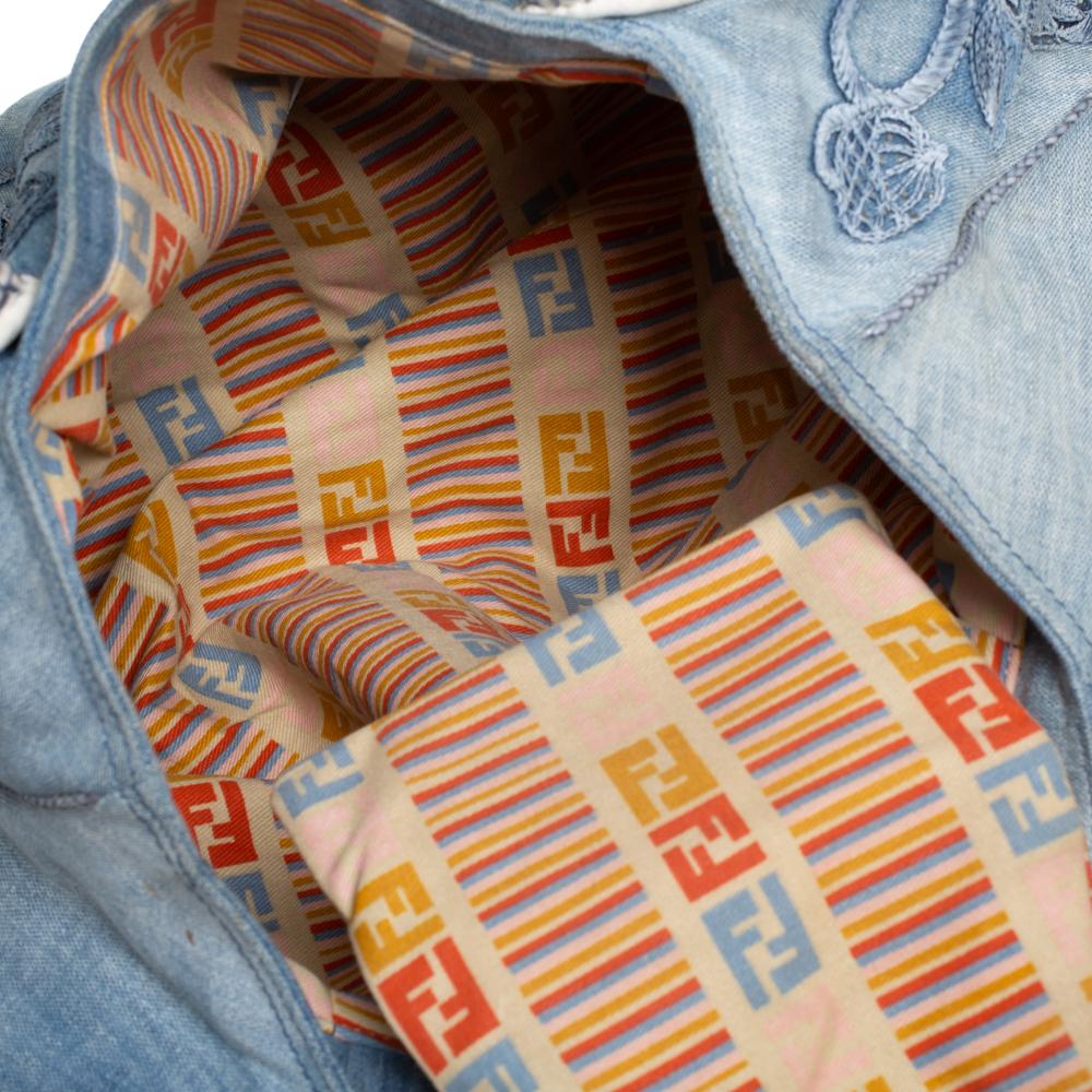 Bolso espía Fendi de edición limitada con ardilla bordada en tejido vaquero azul claro 2