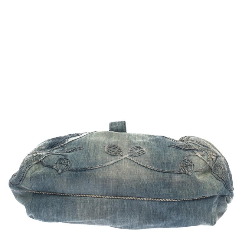 Fendi Hellblaue Denim Tasche mit gesticktem Eichhörnchen Spy Damen