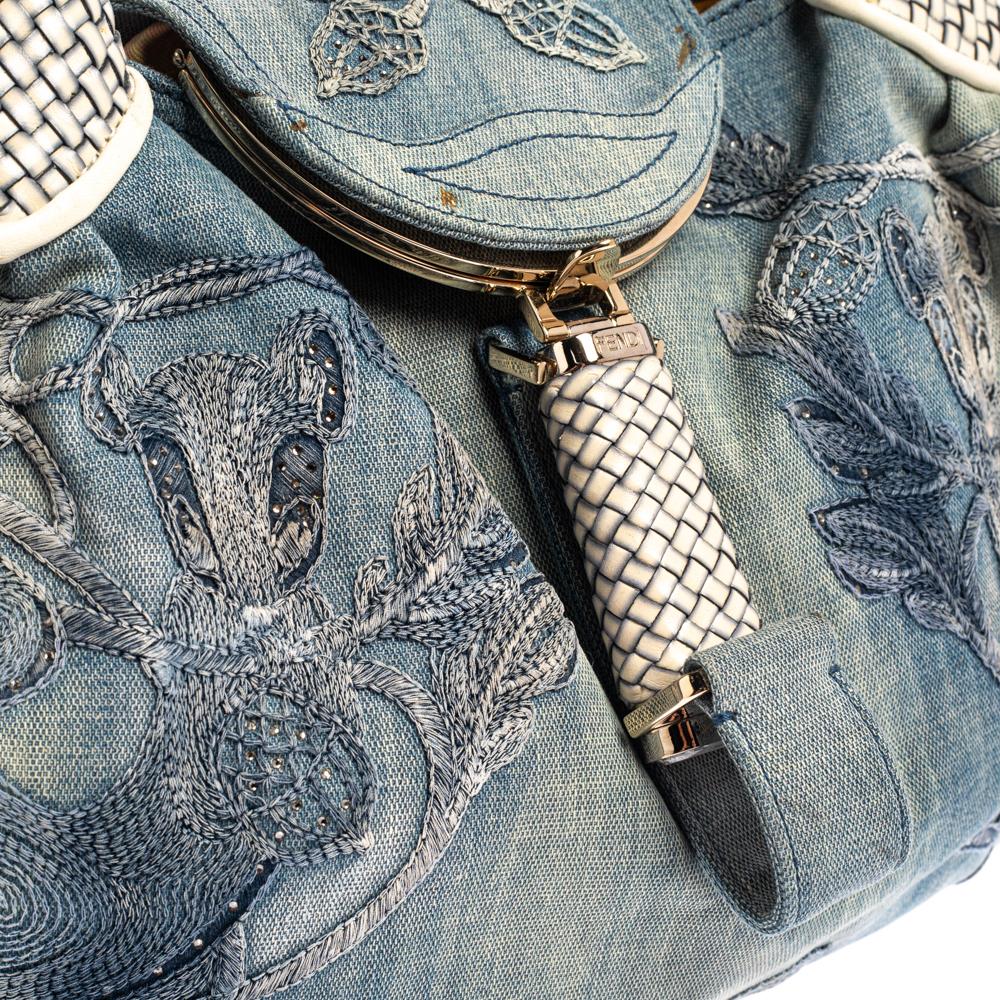 Fendi Hellblaue Denim Tasche mit gesticktem Eichhörnchen Spy 1