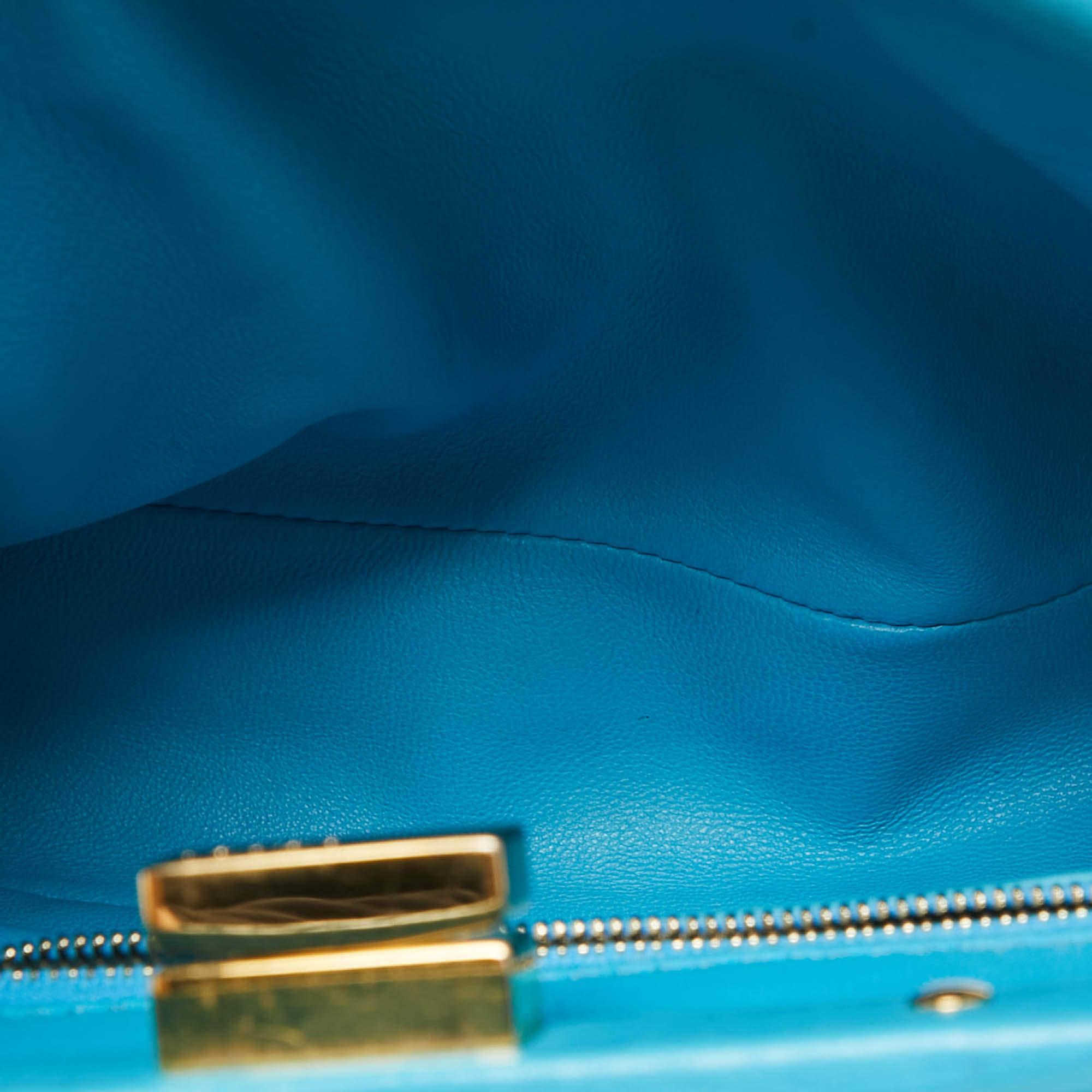 Mini sac à main Peekaboo en cuir bleu clair Fendi en vente 6