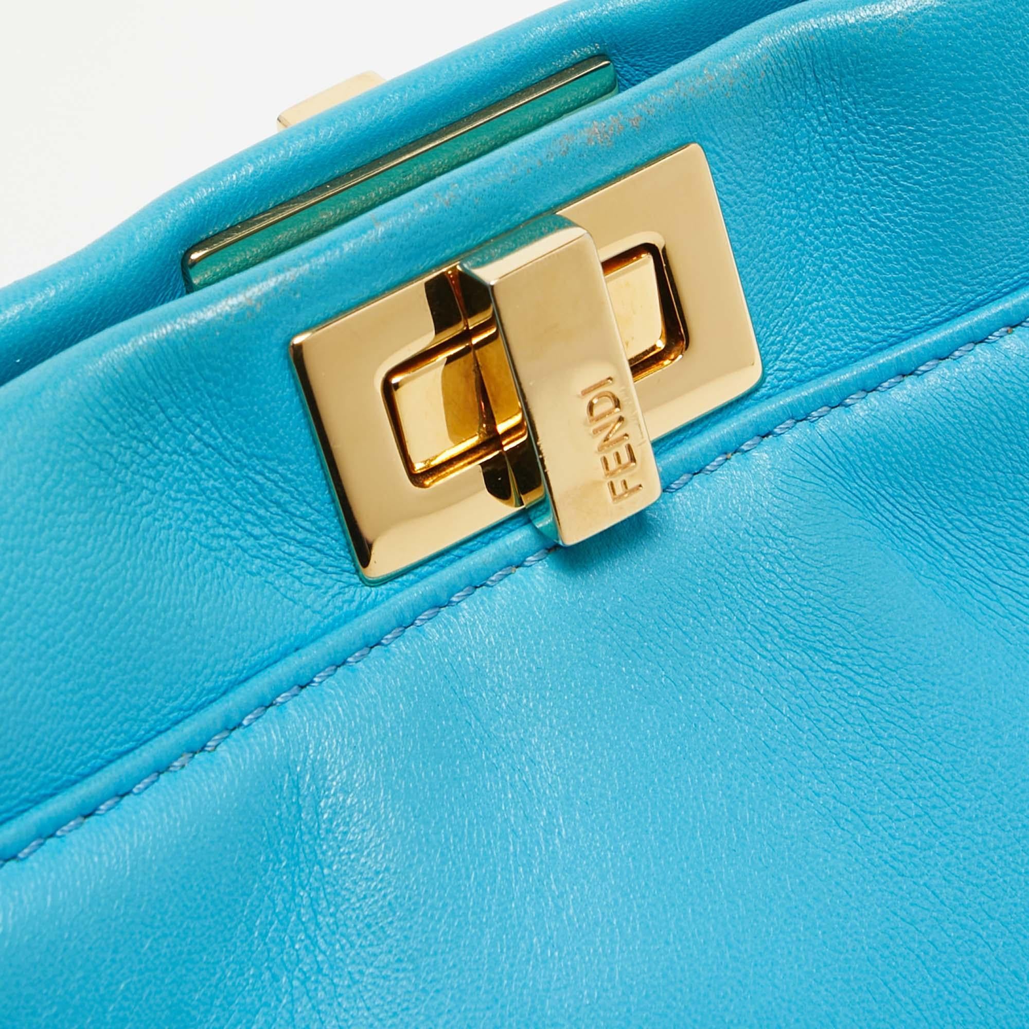 Fendi Hellblaue Mini Peekaboo Top Handle Bag aus Leder im Angebot 9