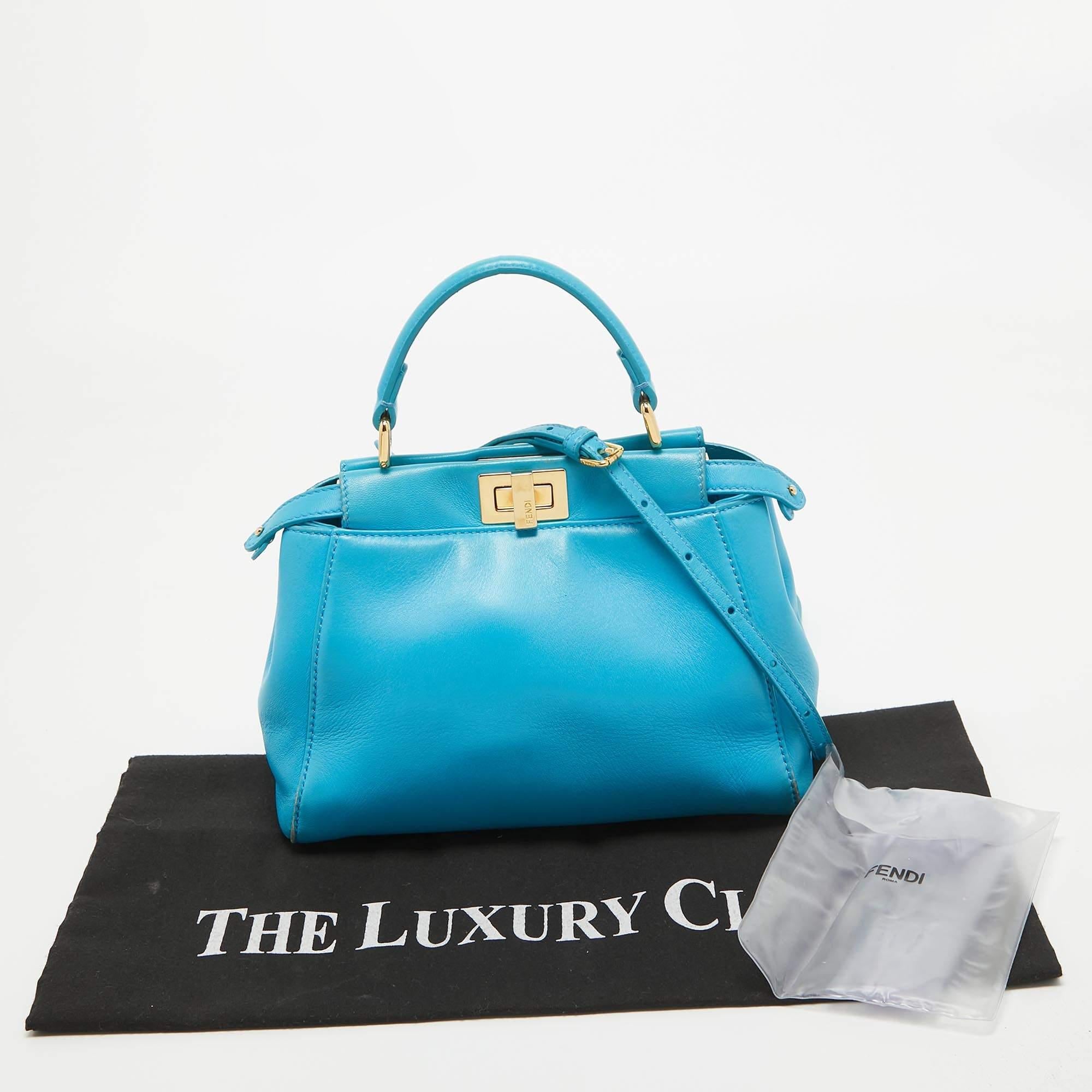 Fendi Hellblaue Mini Peekaboo Top Handle Bag aus Leder im Angebot 10