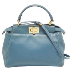 Fendi Hellblaue Mini Peekaboo Top Handle Bag aus Leder