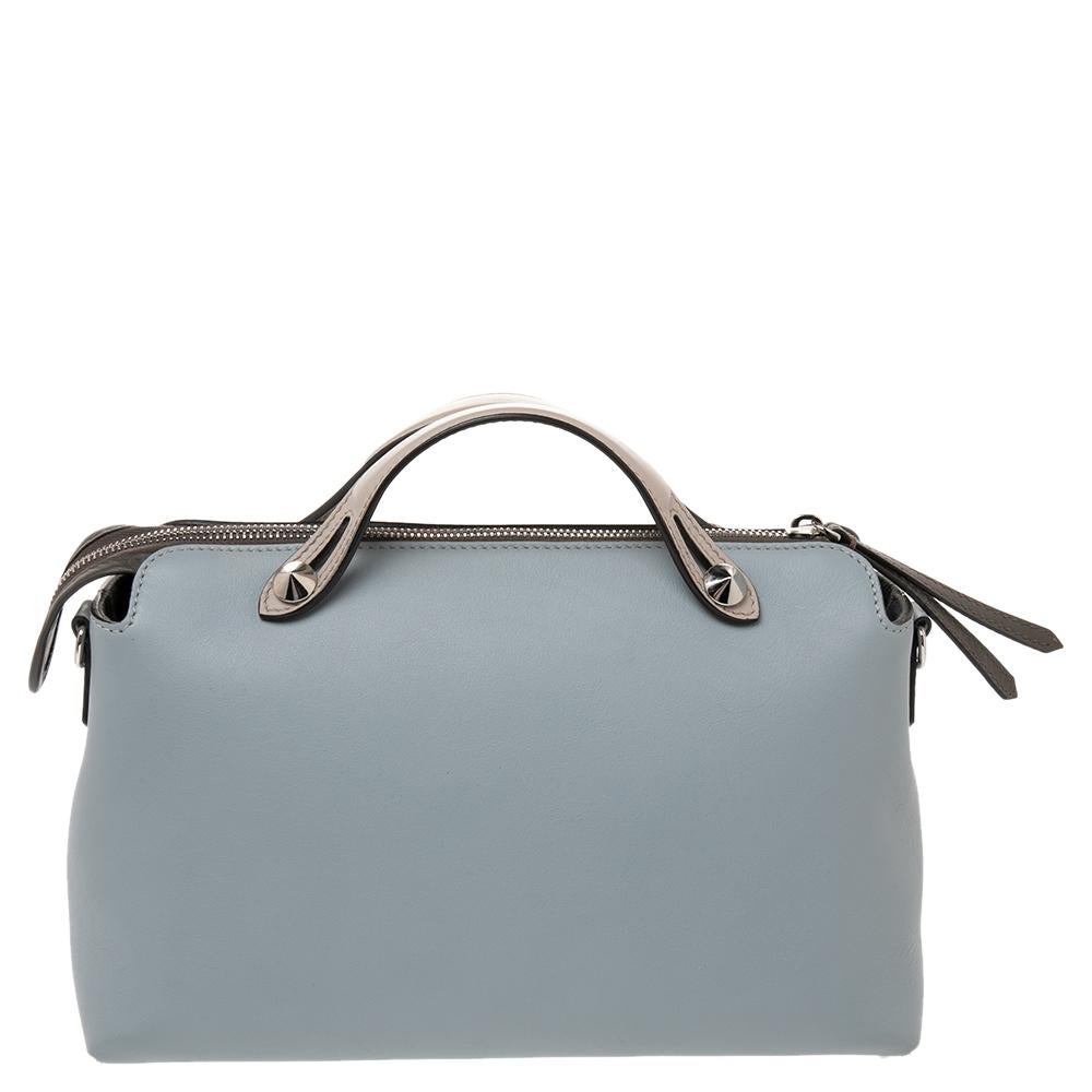 This By The Way Boston bag by Fendi is an embodiment of elegance. The bag is crafted with a light-blue leather exterior, silver-toned hardware, and a 50 cm adjustable shoulder strap. Carry your personal belongings easily with this super-stylish