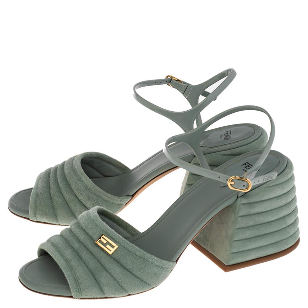 Fendi Light Blue Suede And Jelly Promenade Sandals Size 39 In Good Condition For Sale In Dubai, Al Qouz 2