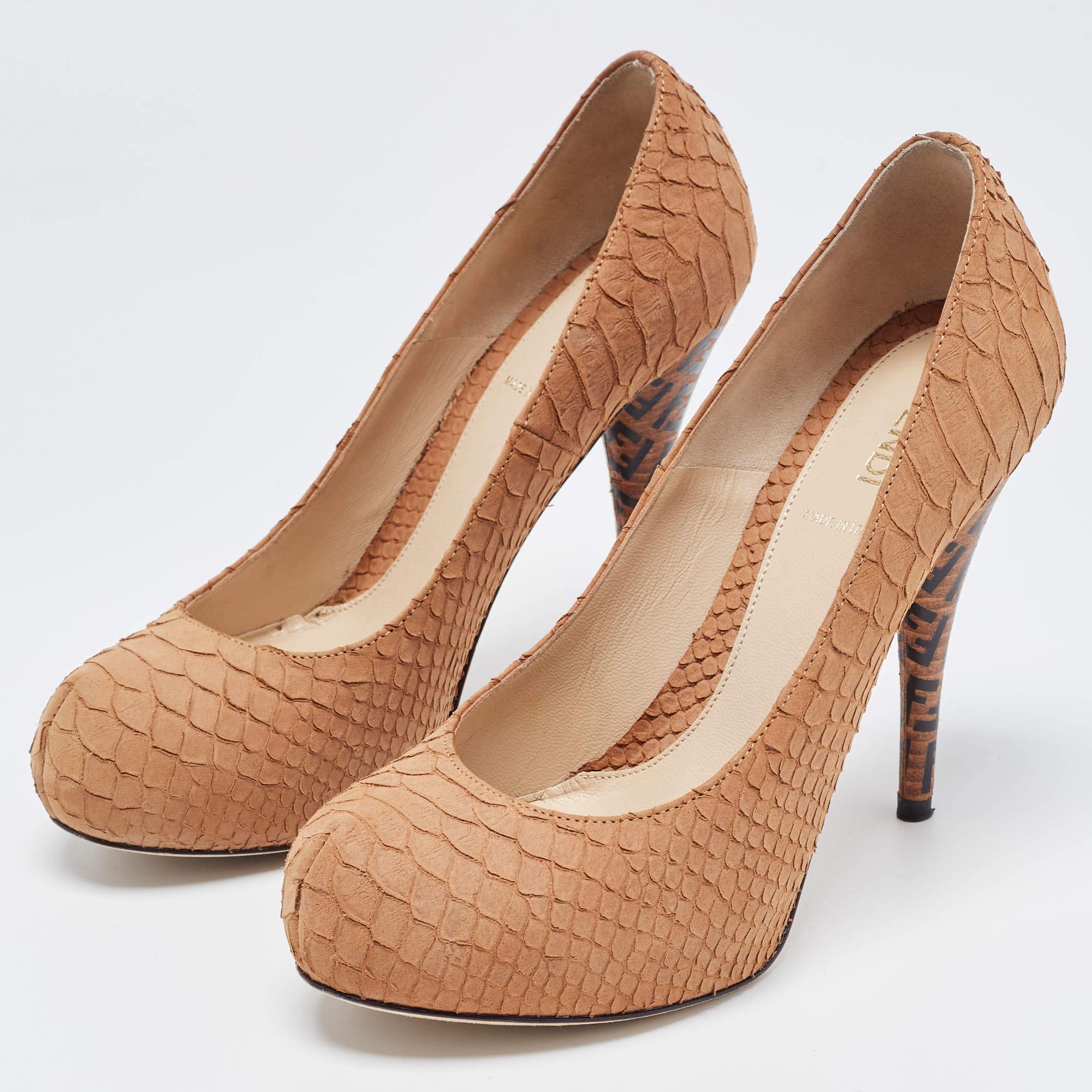 Exhibit an elegant style with this pair of pumps. These Fendi shoes for women are crafted from quality materials. They are set on durable soles and sleek heels.

