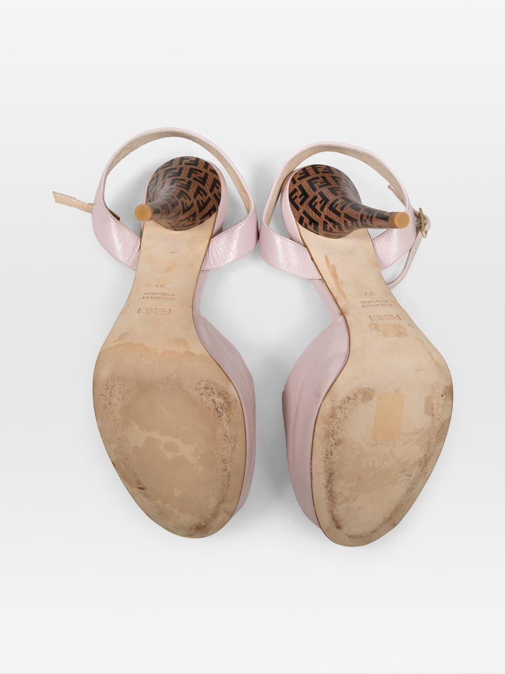 Fendi Chaussures à talons en cuir rose pâle avec logo Peep Toe Taille IT 39 Excellent état - En vente à London, GB