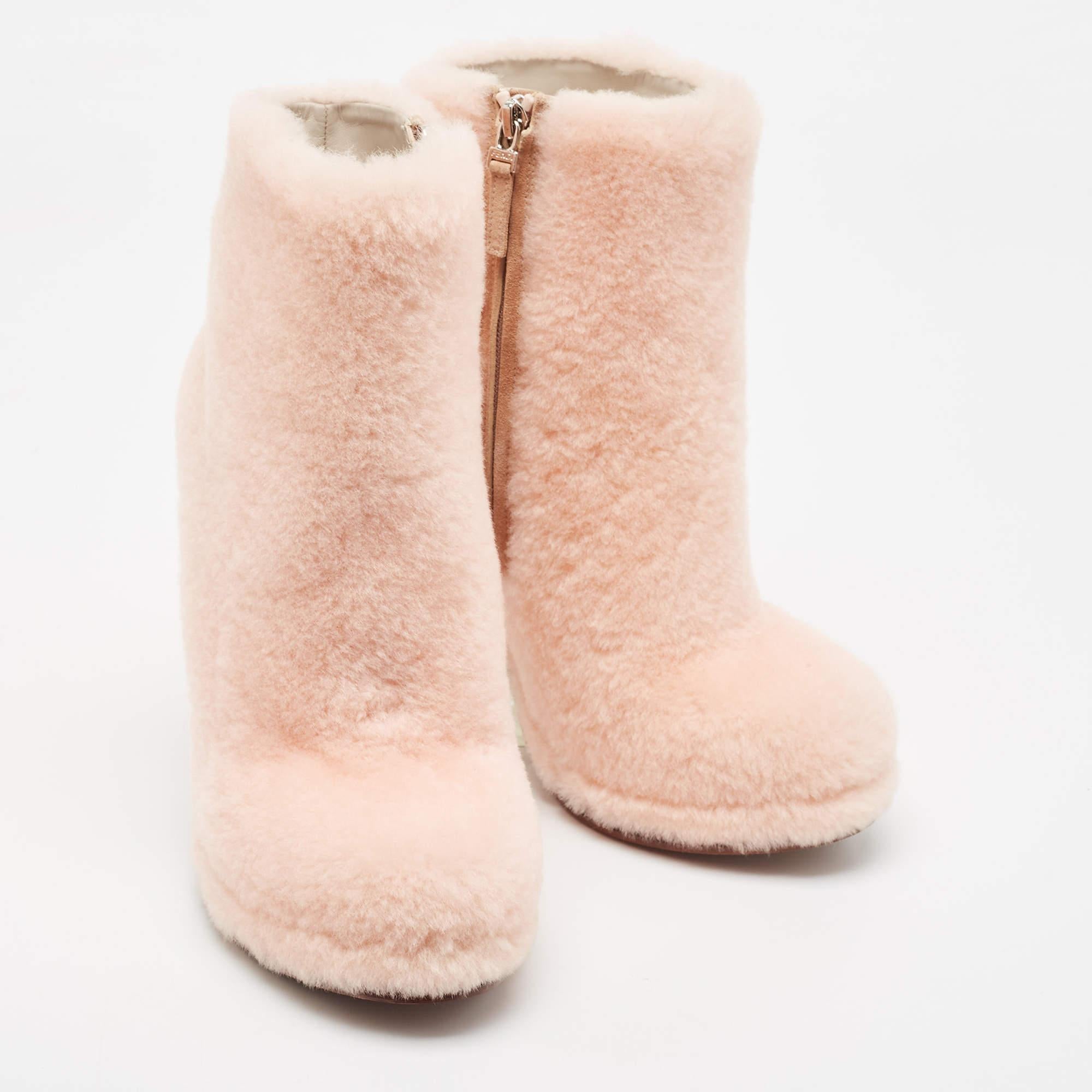 Fendi Light Pink Shearling Ice Heel Ankle Boots Size 38 In New Condition For Sale In Dubai, Al Qouz 2