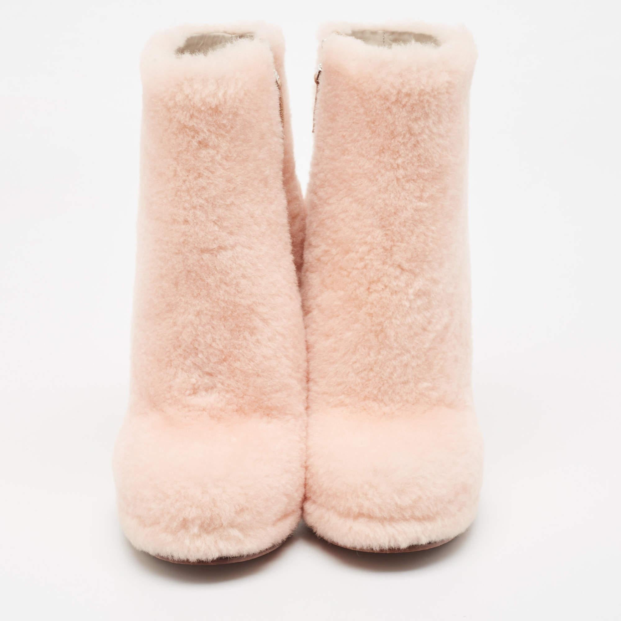 Women's Fendi Light Pink Shearling Ice Heel Ankle Boots Size 38 For Sale