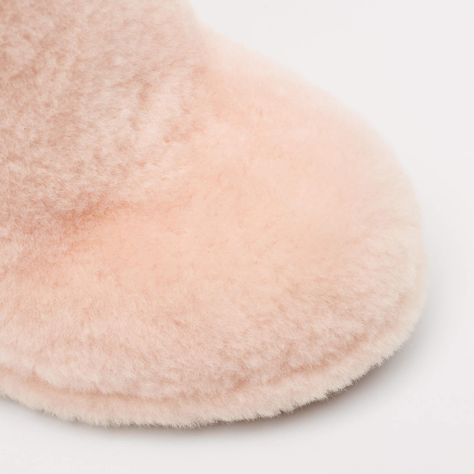 Fendi - Bottines à talons de glace en peau de mouton rose clair, taille 38 en vente 3