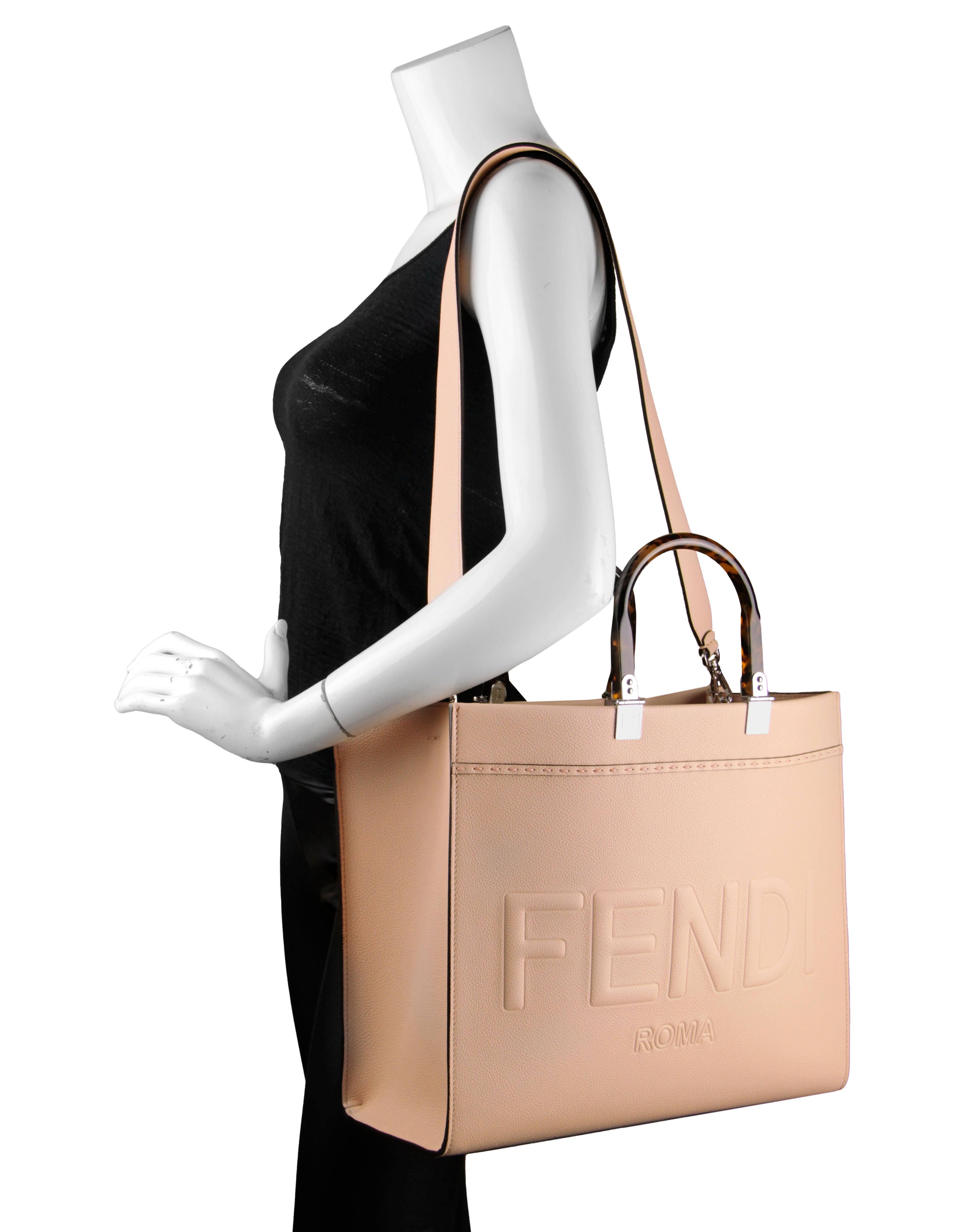 Fendi Pink Vitello Cher Plexiglass Medium Fendi Sunshine Shopper Tote Bag with Tortoise Handles
Made In: Italy
Year of Production: 2022
Color: Light rose pink
Hardware: Silvertone
Materials: Grained calf leather
Lining: Suede
Closure/Opening: Open
