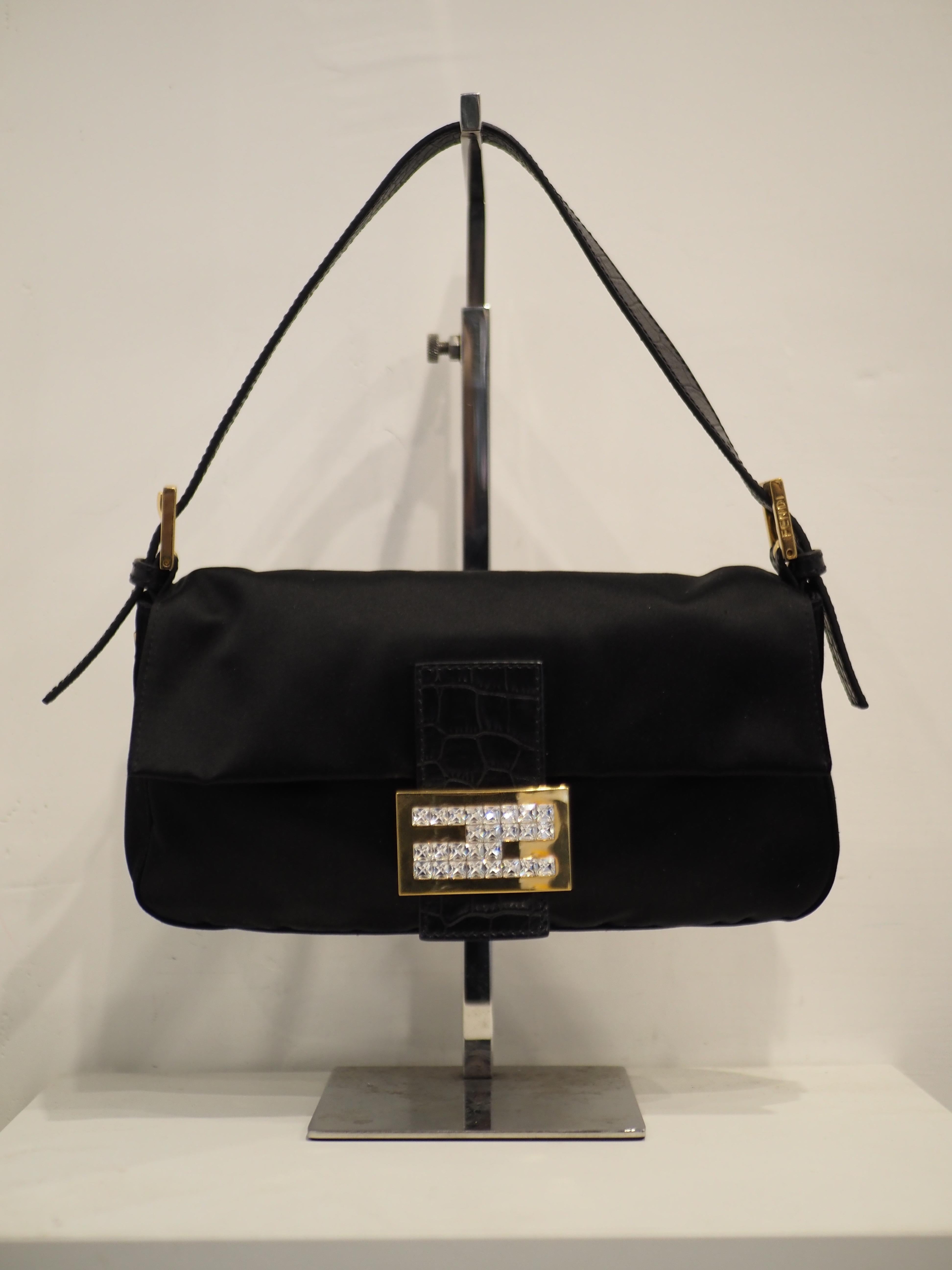 Fendi limited edition baguette shoulder bag In Excellent Condition For Sale In Capri, IT