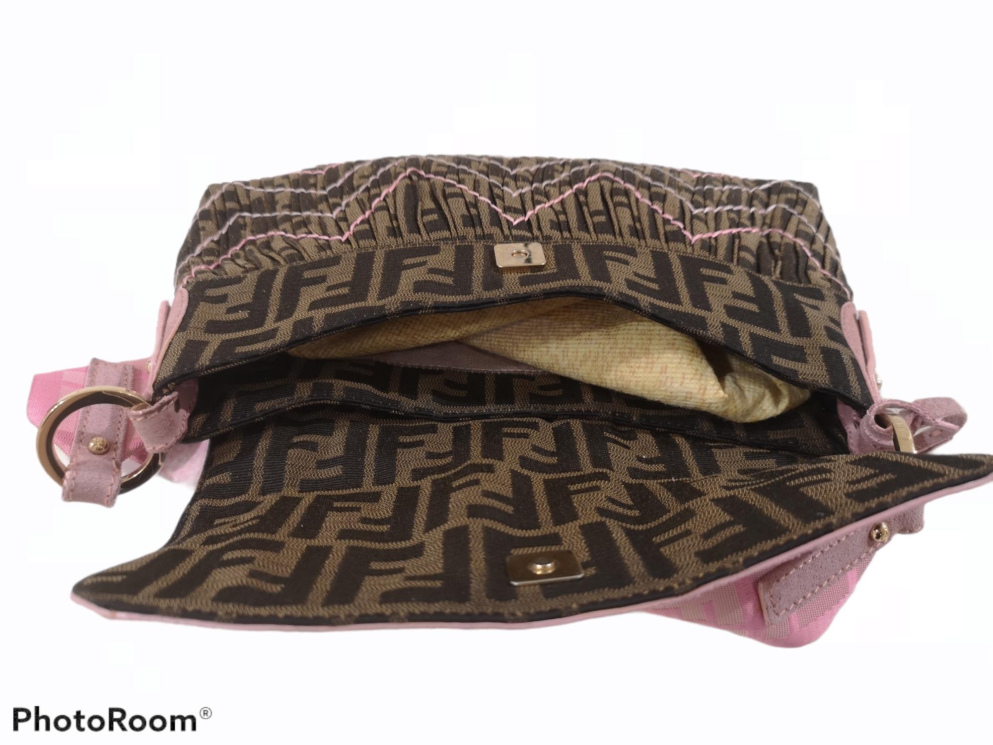Women's Fendi Limited Edition monogram pink shoulder bag For Sale