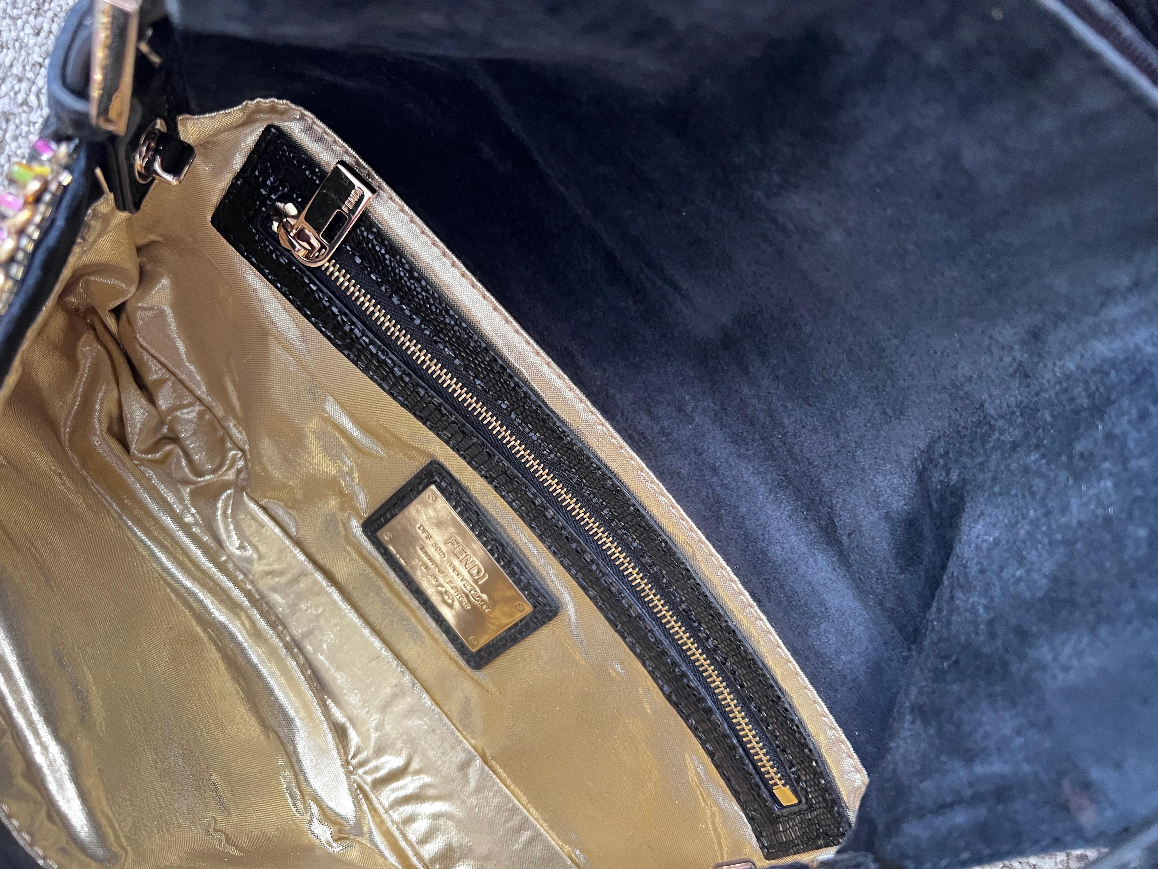 FENDI Limitierte Auflage Regenbogen- Baguette mit Perlenbesatz im Zustand „Hervorragend“ im Angebot in Aurora, IL