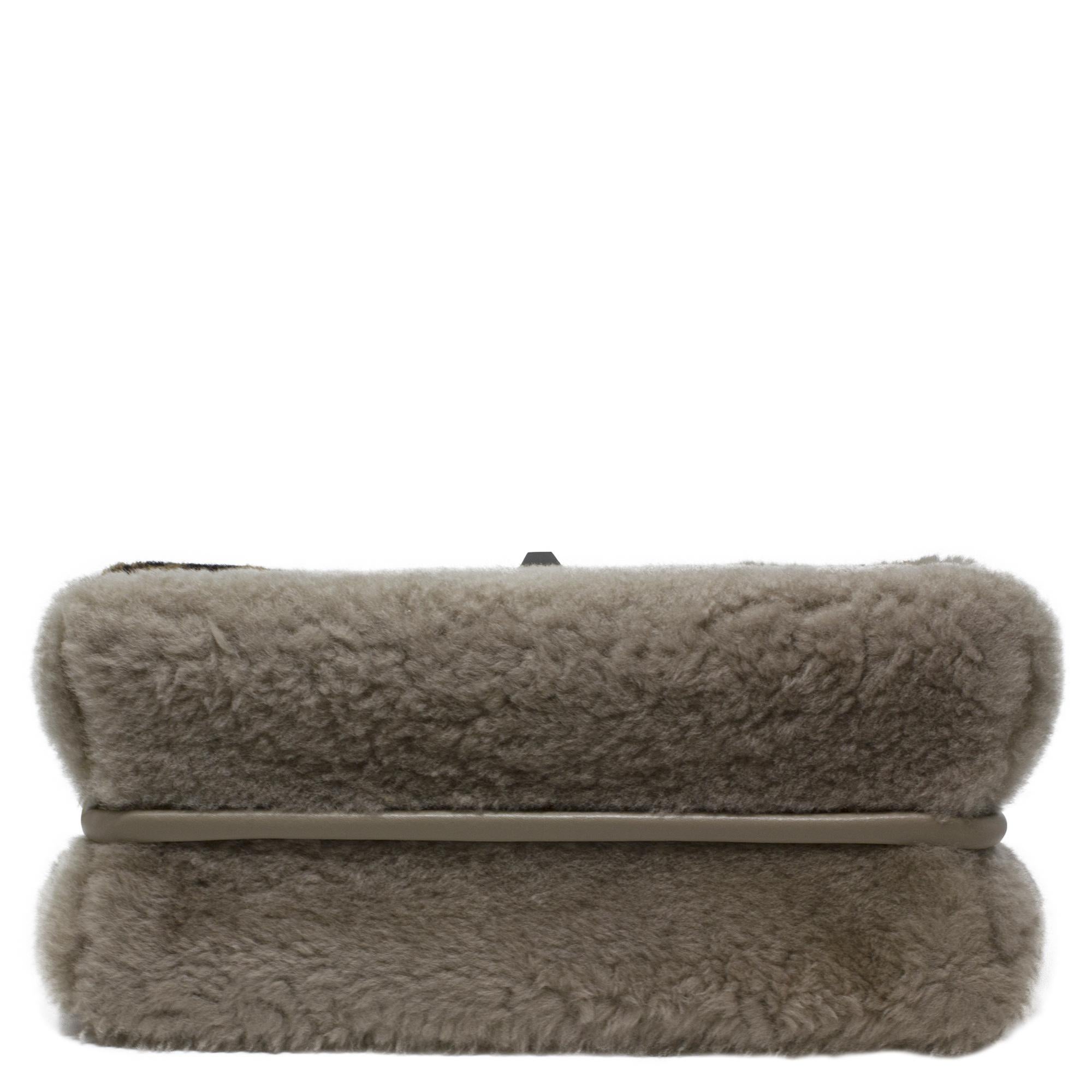 Fendi Limited Edition Shearling Zucca Klappentasche aus Shearling für Damen oder Herren im Angebot