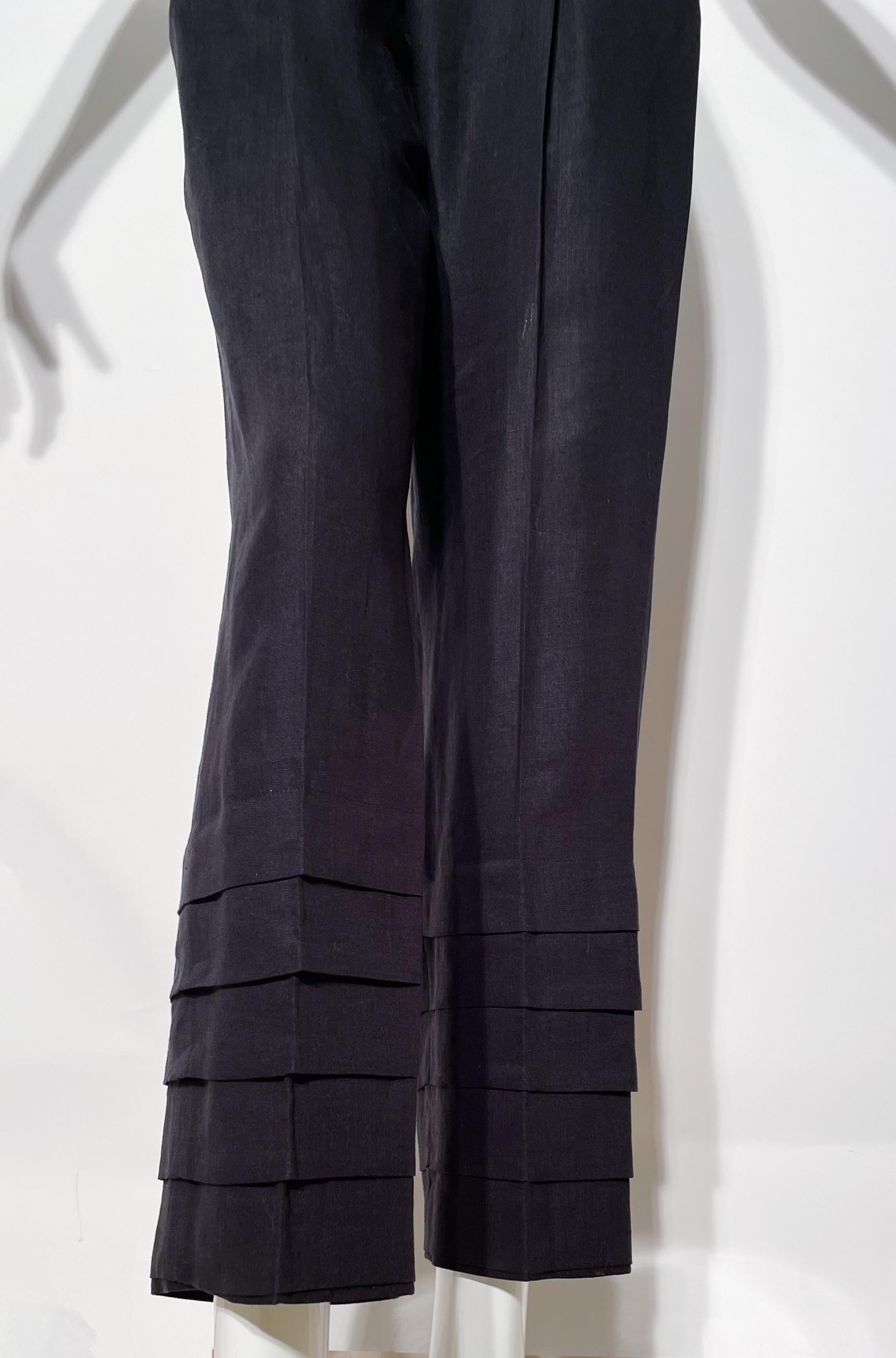 Black linen trousers. Pleated. Front pockets. Button closure. Ruffle detailing at ankle. Made in Italy.
*Condition: excellent vintage condition. No visible flaws.

Measurements Taken Laying Flat (inches)—
Waist: 25 in.
Hip: 34 in.
Rise: 11