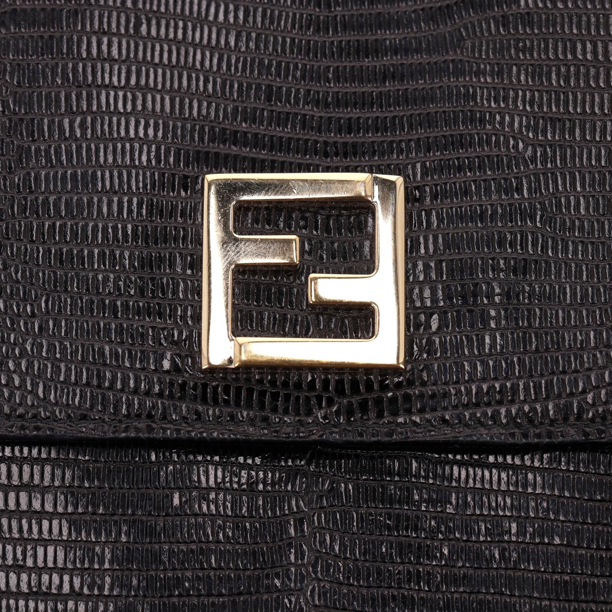 Fendi Portafoglio in pelle di vitello goffrata lucertola con catena in vendita 2