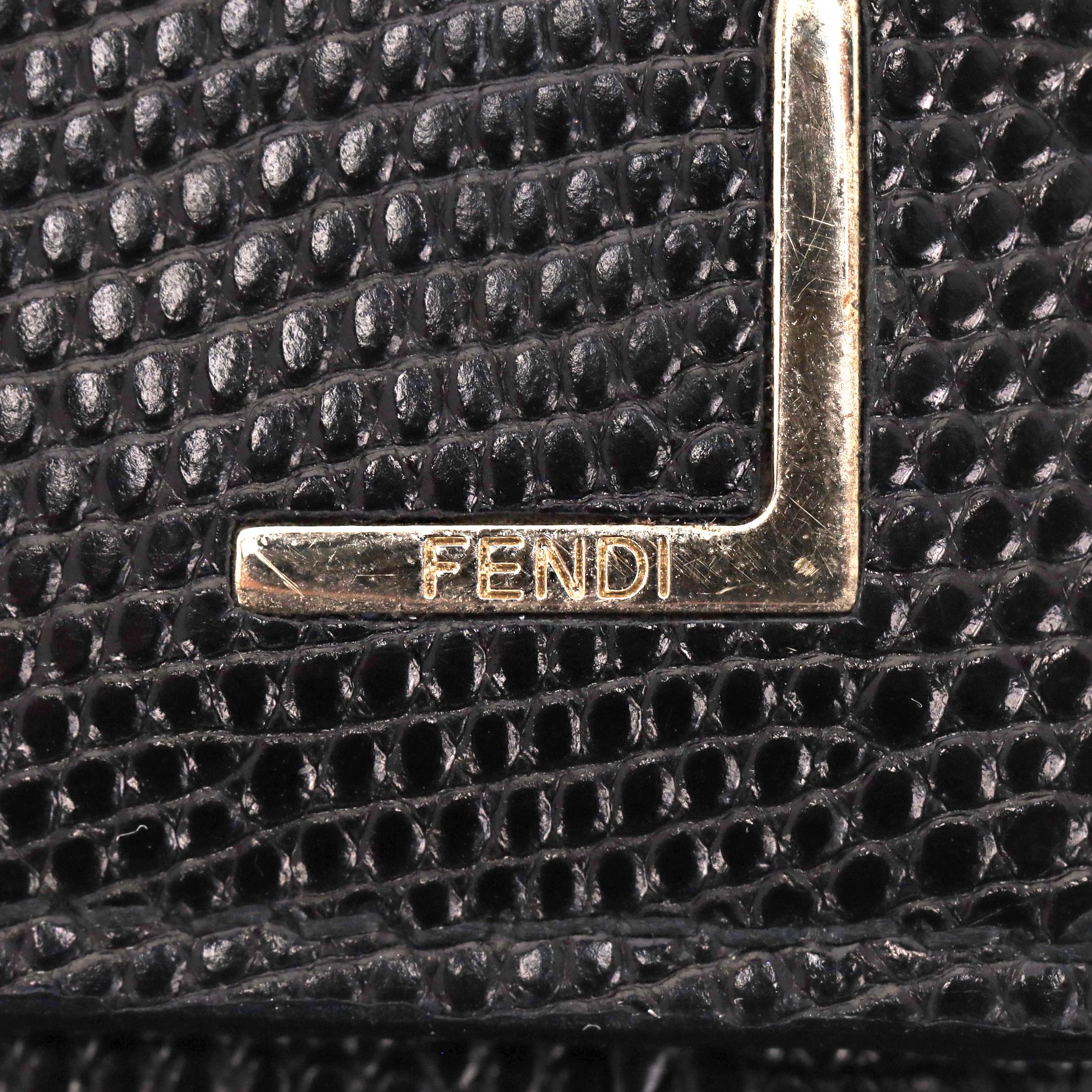 Fendi Portafoglio in pelle di vitello goffrata lucertola con catena in vendita 3