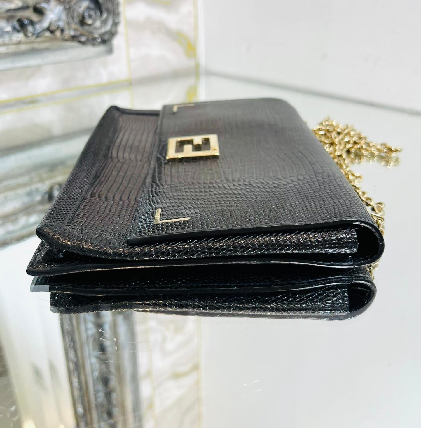 Fendi Portemonnaie/Tasche aus Leder mit Eidechsenprägung an Kette (Schwarz) im Angebot