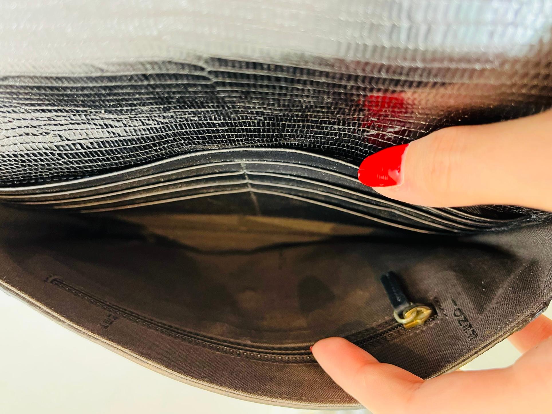 Fendi Portemonnaie/Tasche aus Leder mit Eidechsenprägung an Kette im Angebot 3