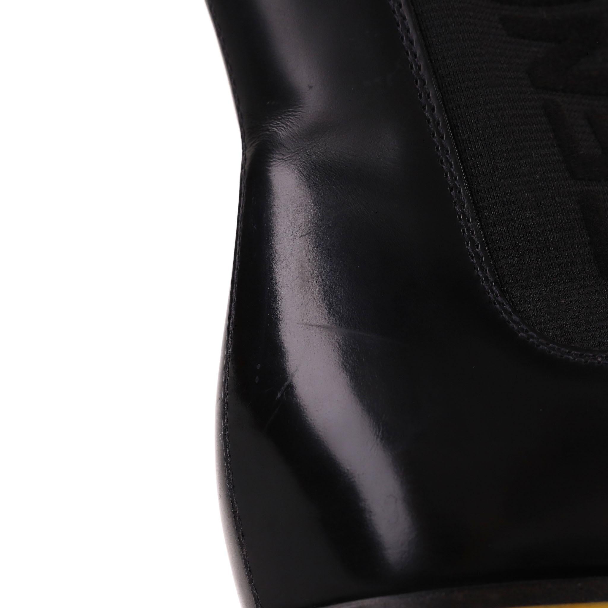 Fendi Logo Detail Leather Chelsea Boots en vente 5