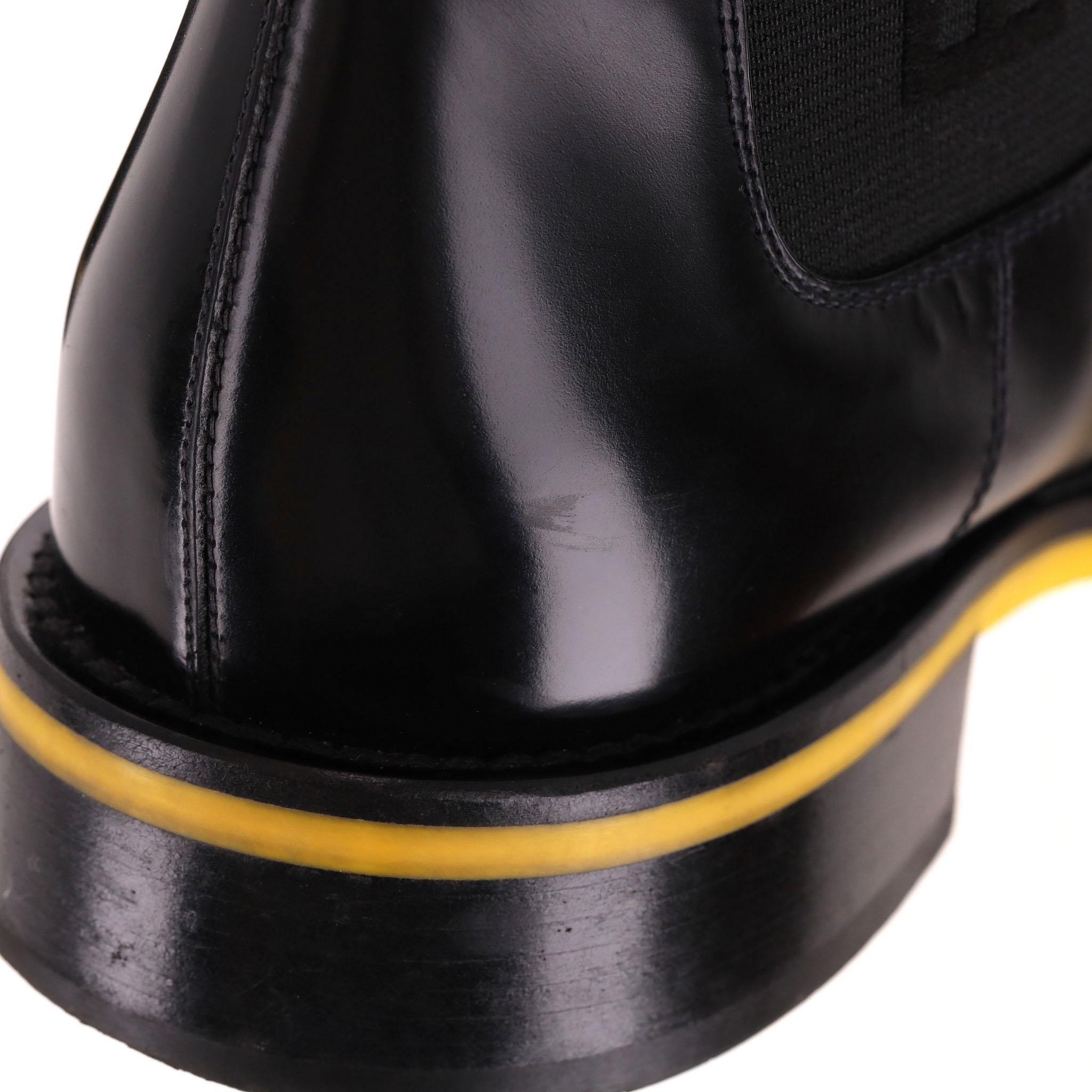 Fendi Logo Detail Leather Chelsea Boots en vente 6