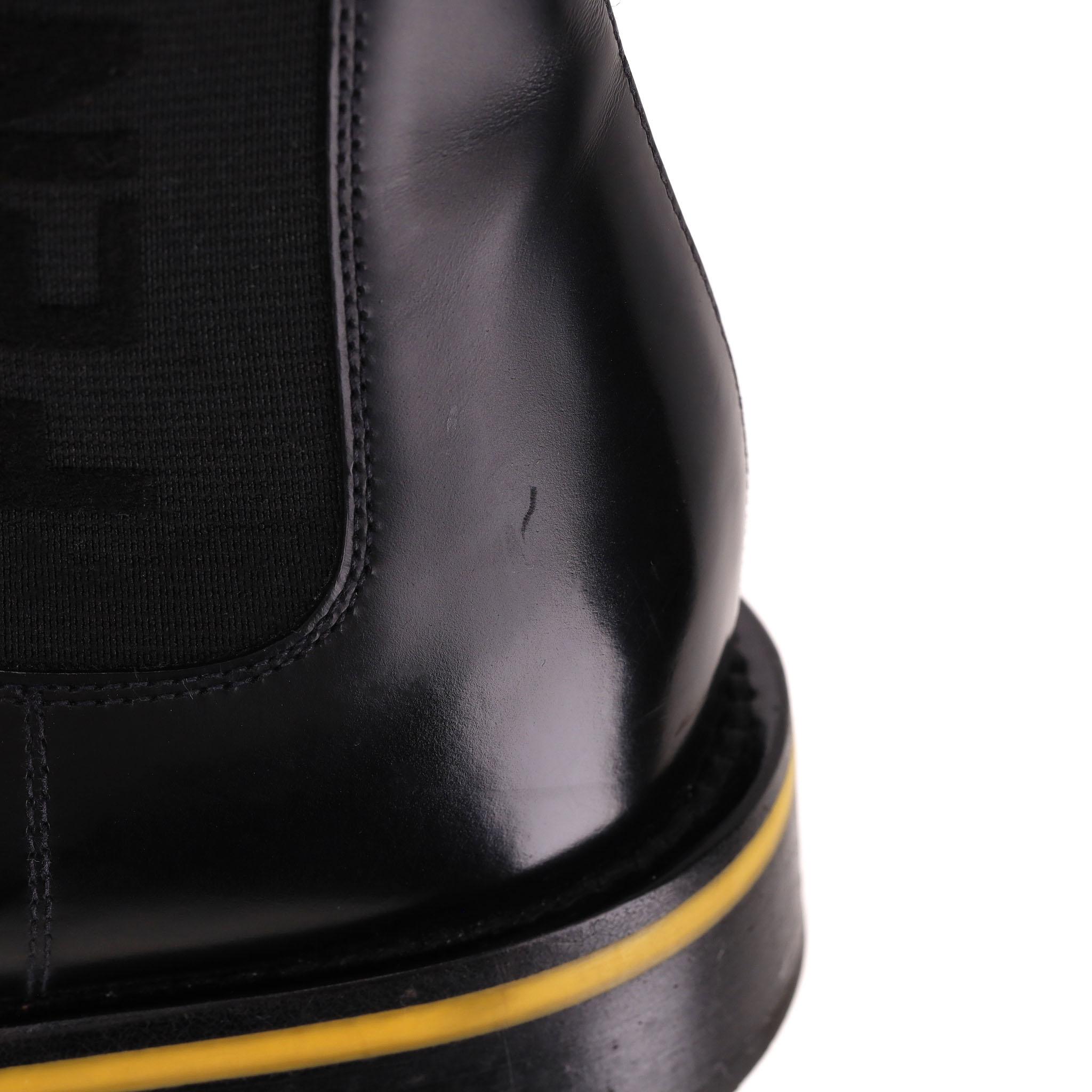 Fendi Logo Detail Leather Chelsea Boots en vente 7