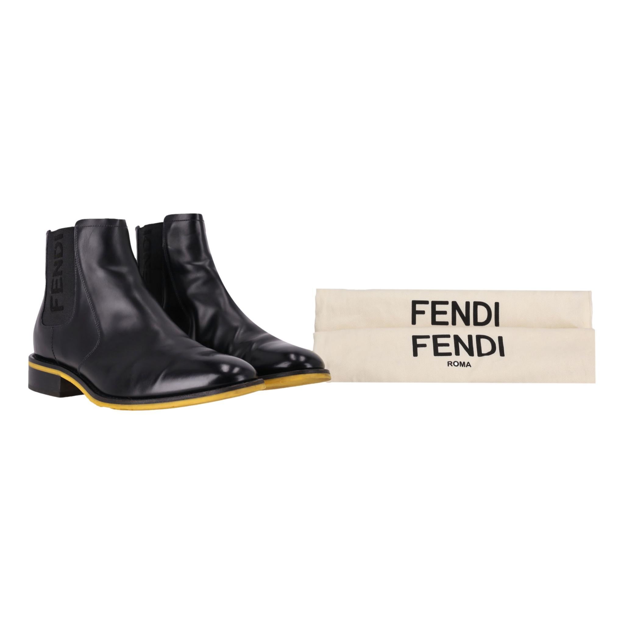 Fendi Logo Detail Leather Chelsea Boots

Black Chelsea boots crafted from shiny leather with elasticated 'Fendi' print panel to both sides.

Featuring contrasting yellow soles, and almond toe and stacked block heel.

Rrp Approx. £820

Size – 10 UK -