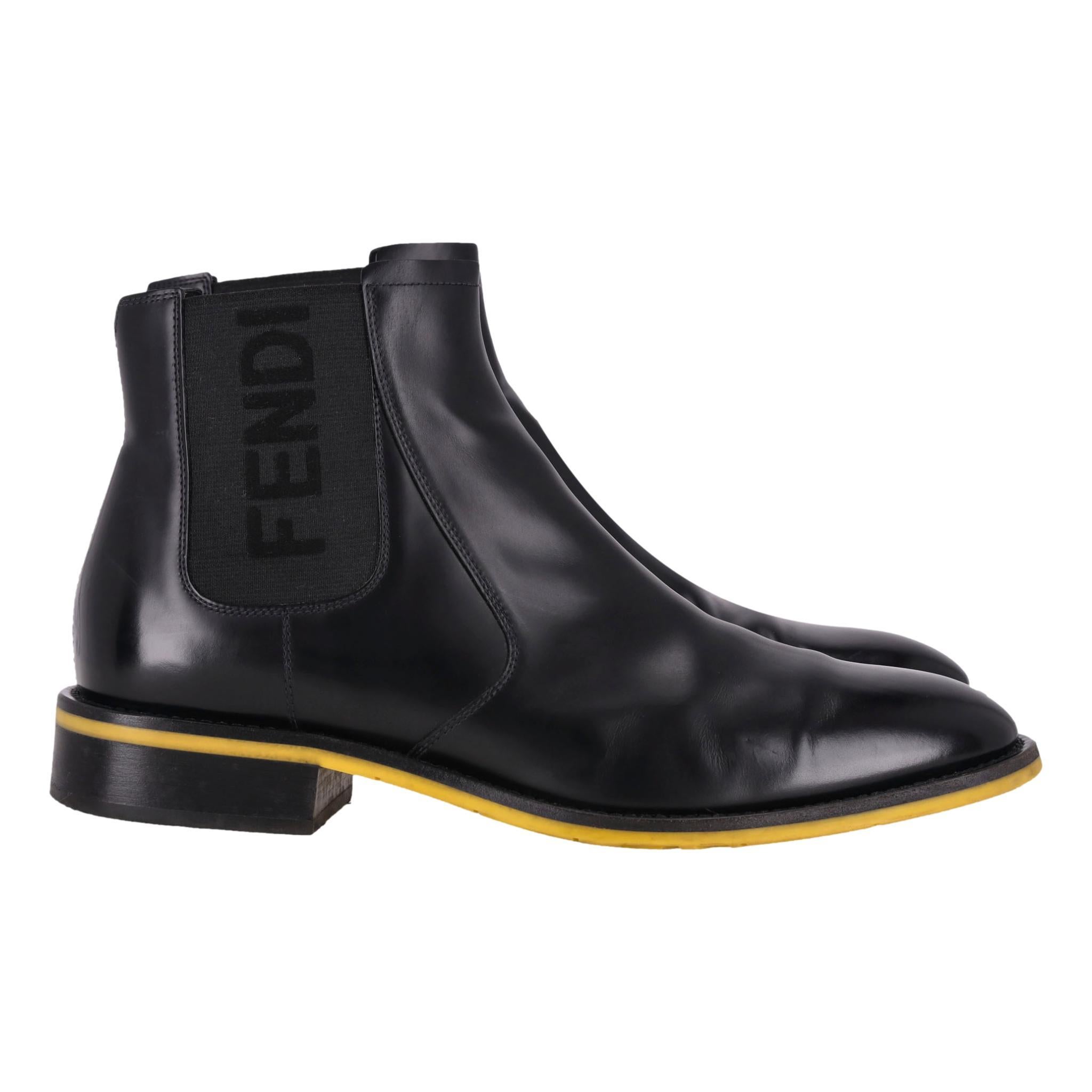 Fendi Logo Detail Leather Chelsea Boots Bon état - En vente à London, GB