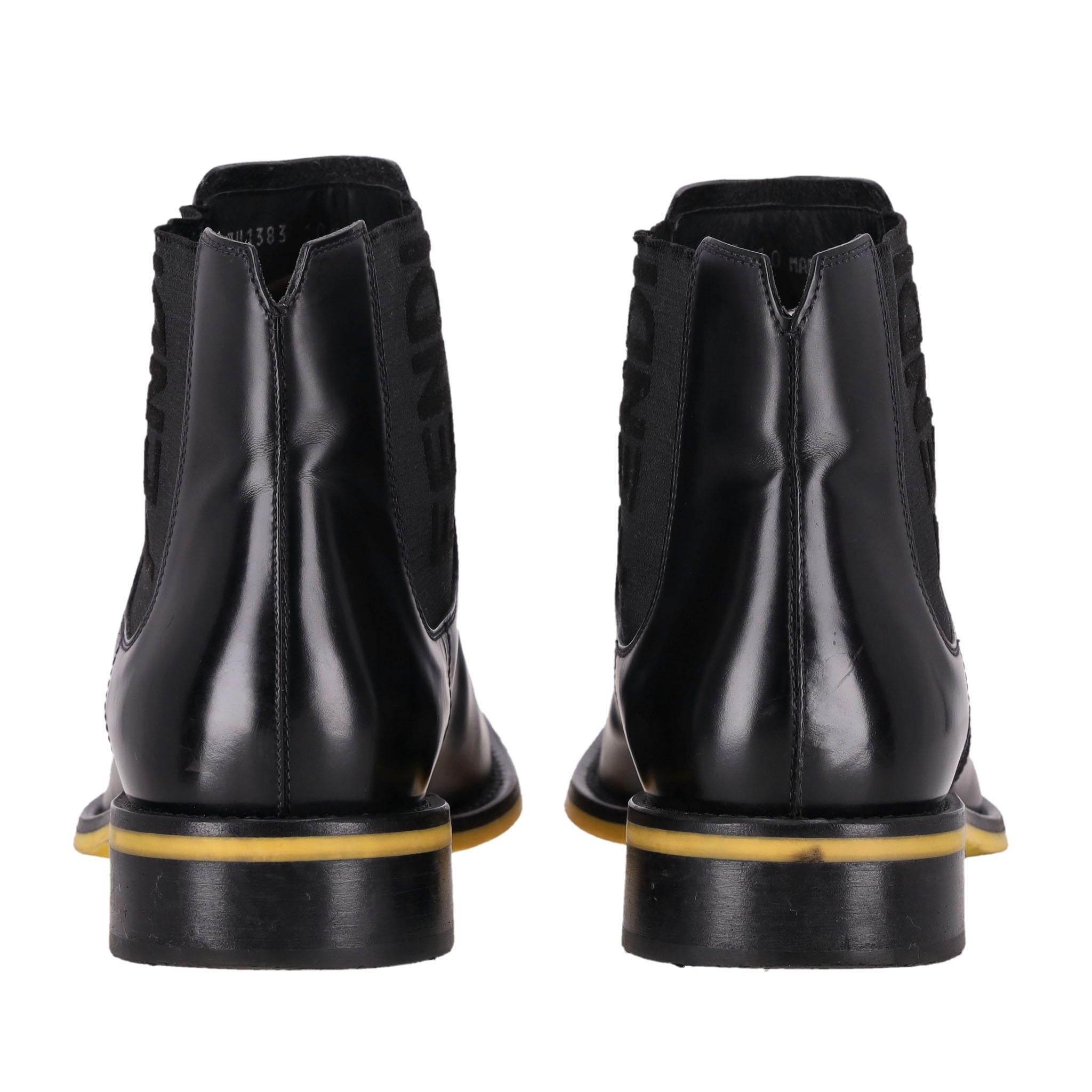 Fendi Logo Detail Leather Chelsea Boots Pour hommes en vente