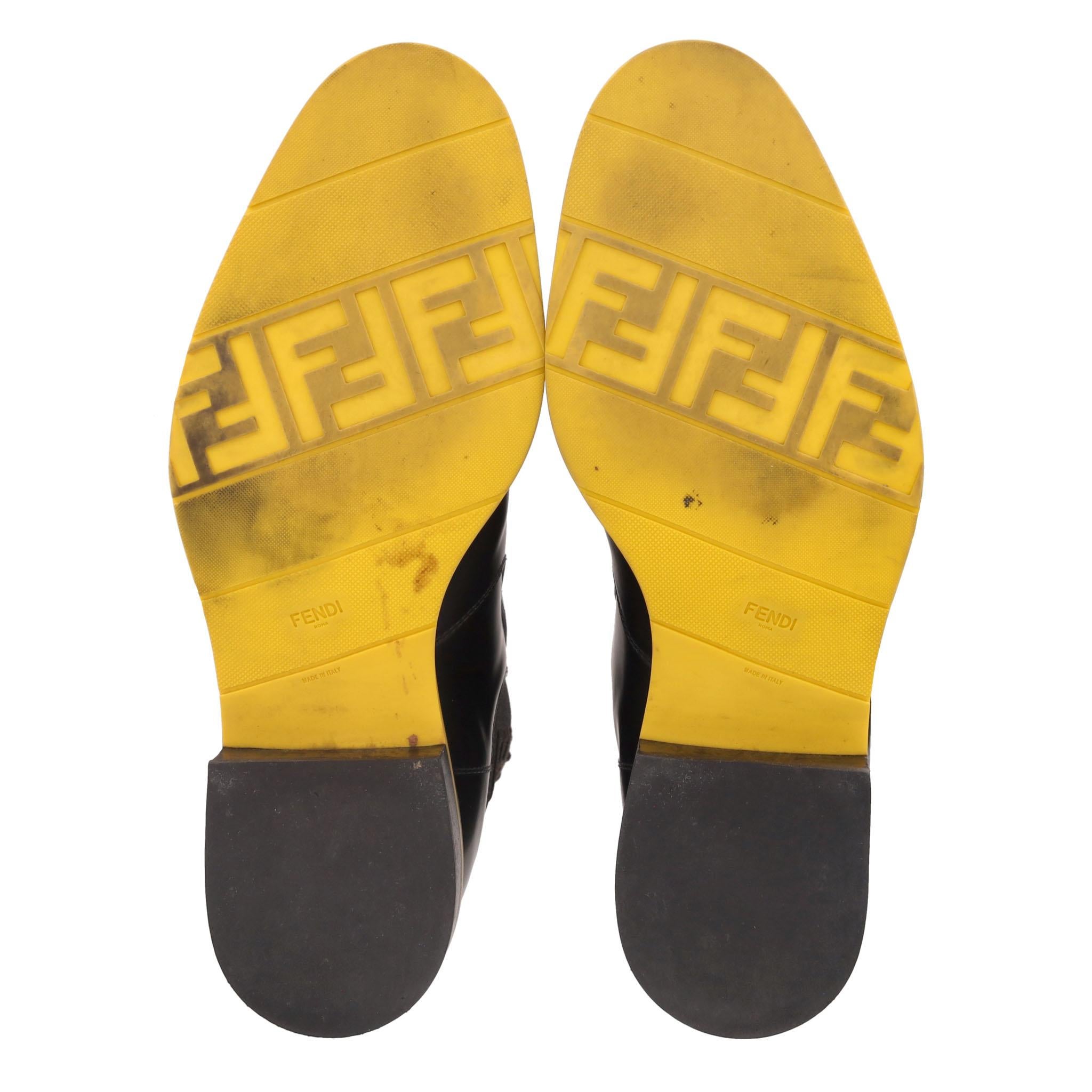 Fendi Logo Detail Leather Chelsea Boots en vente 1