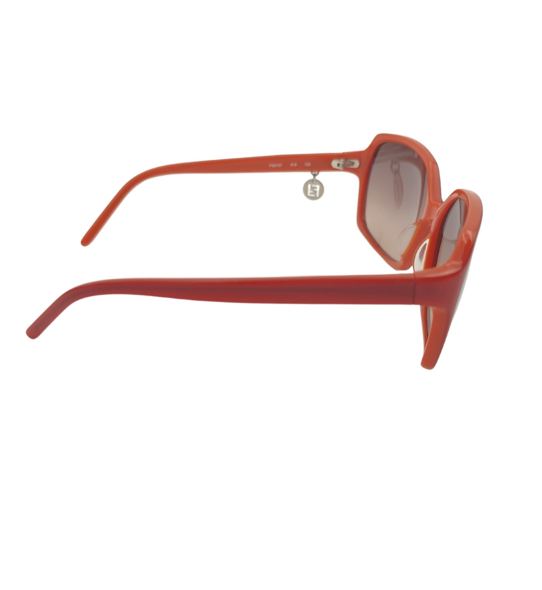 Women's Fendi logo pendant red sunglasses For Sale