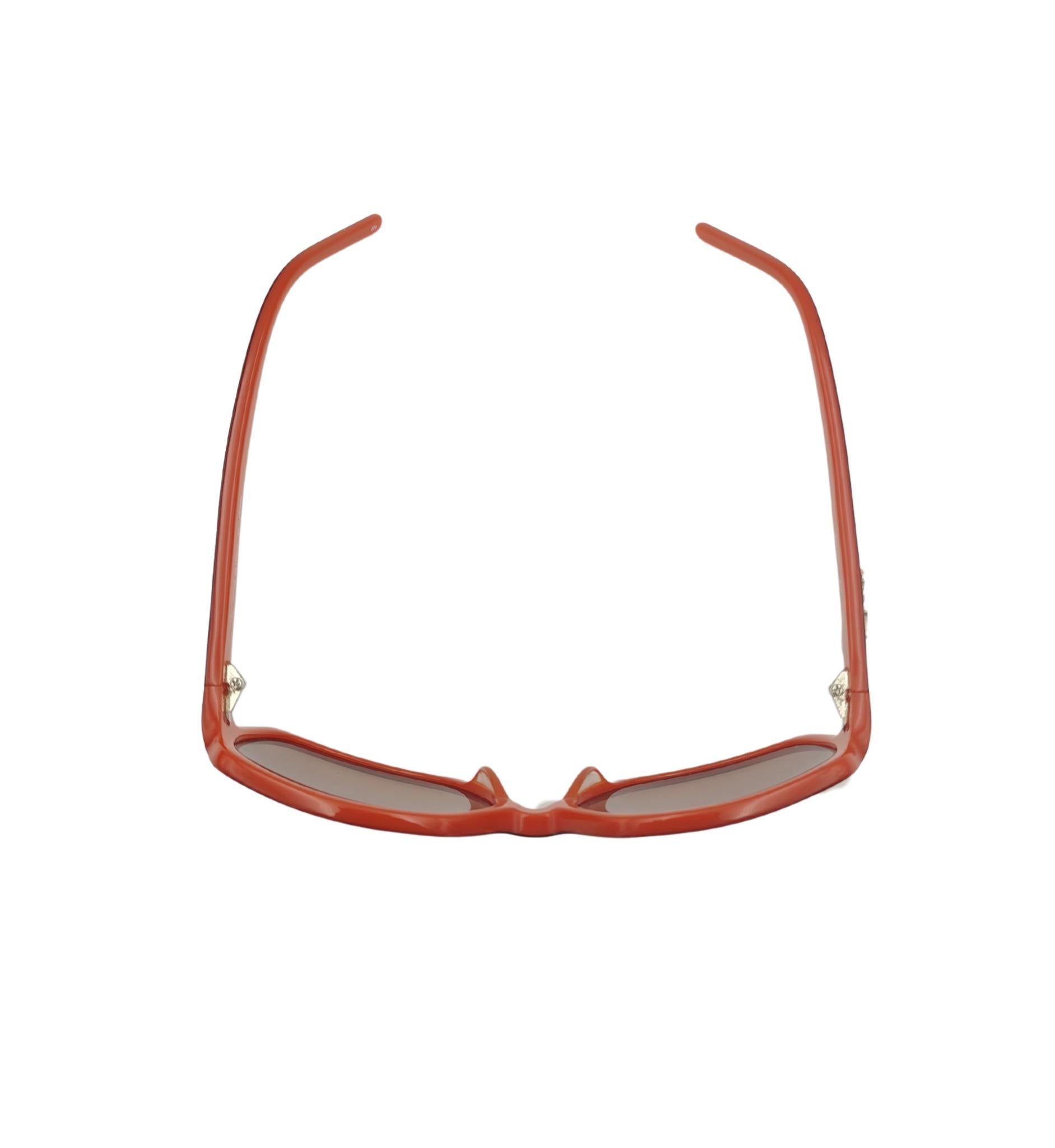 Fendi logo pendant red sunglasses For Sale 1