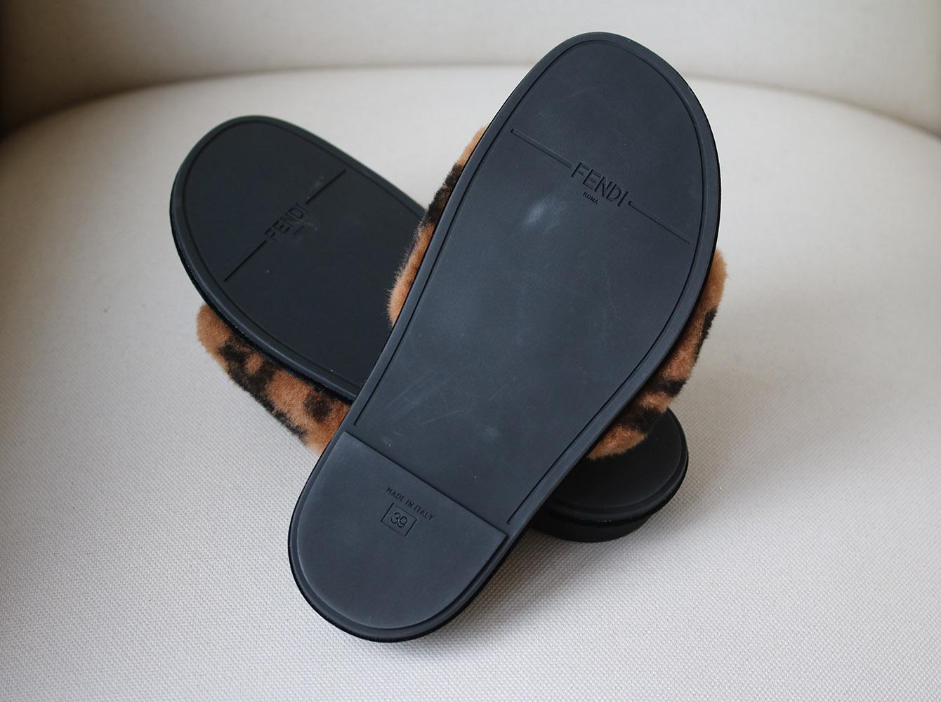 Fendi Logo-Print Shearling Slides In New Condition In London, GB